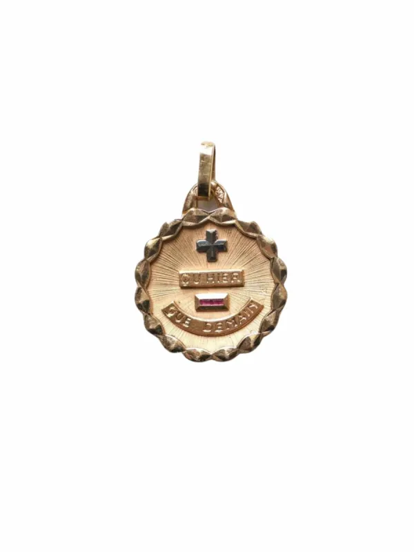 Pendentif médaille d'amour Augis en or jaune sold by 58 Facettes