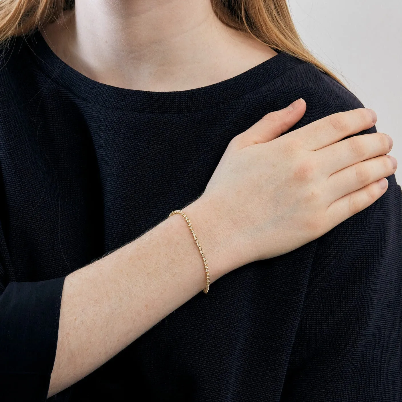 Bracelet tenis en or jaune et diamants. sold by 58 Facettes product image thumbnail 2