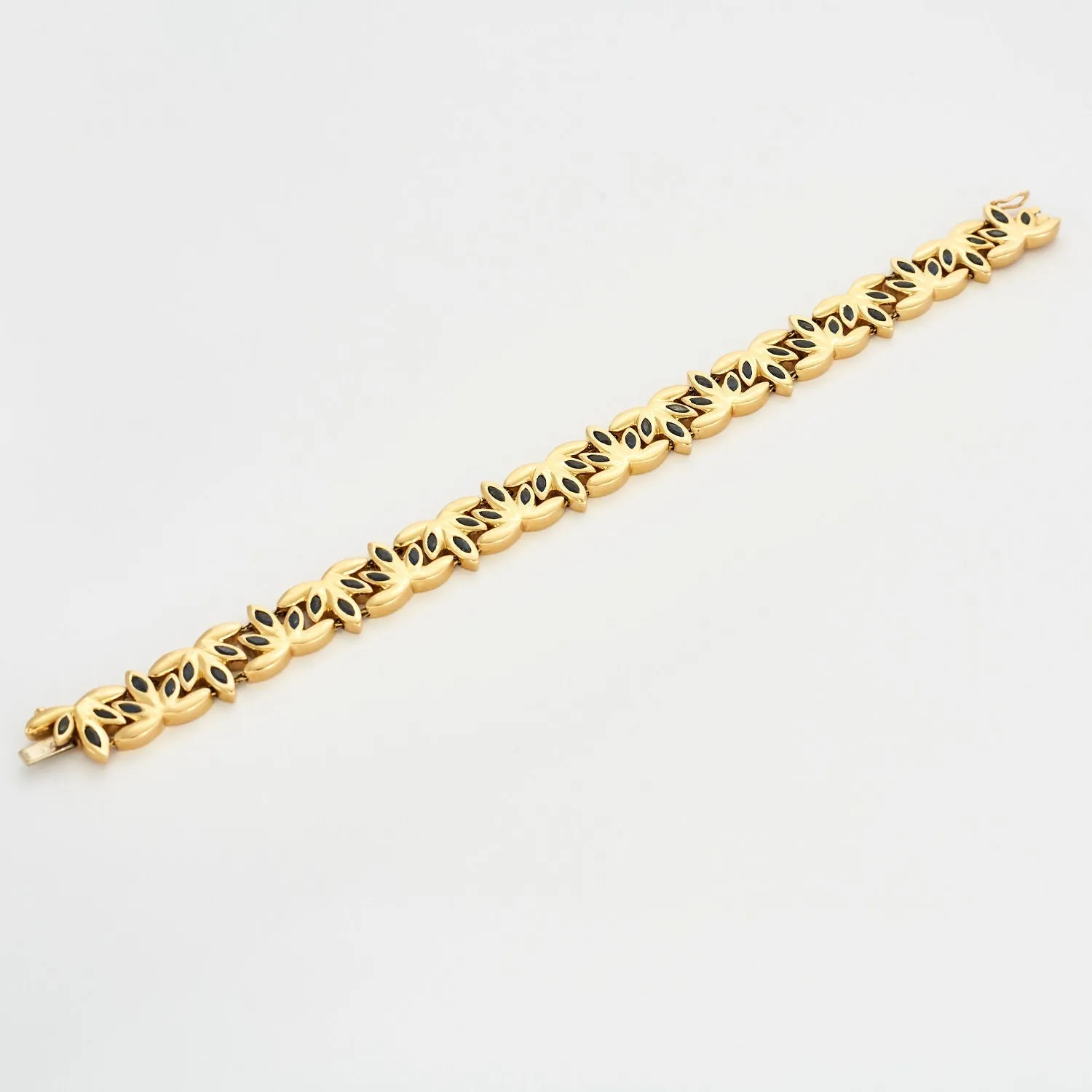CHAUMET - Bracelet or jaune orné de saphirs sold by 58 Facettes product image thumbnail 3