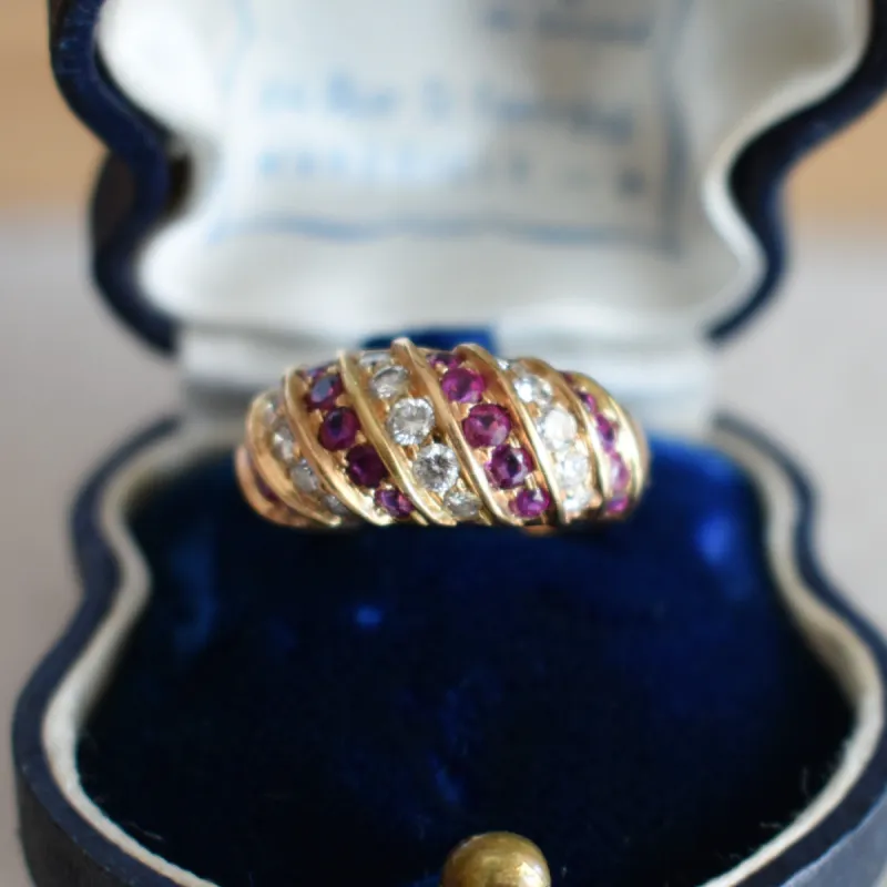 Bague jonc or jaune diamants et rubis sold by 58 Facettes