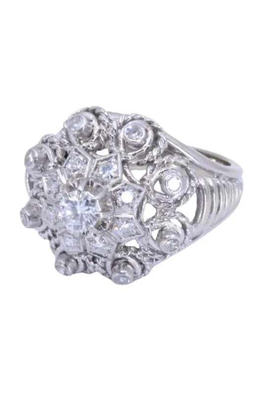 Bague fleur or blanc et diamants sold by 58 Facettes
