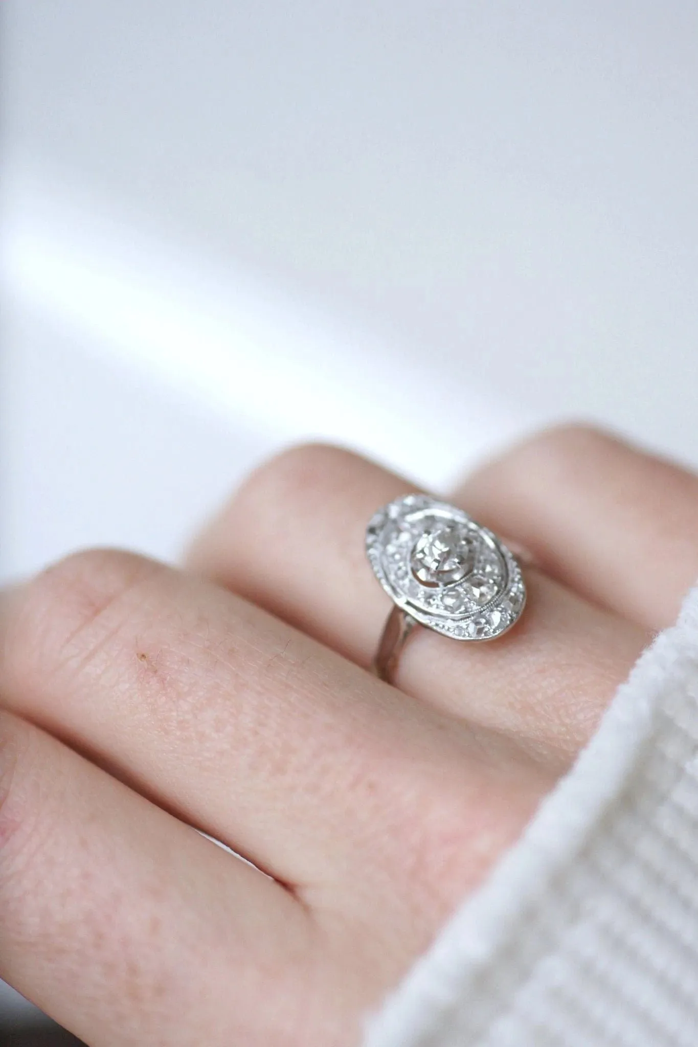 Bague Art Déco ovale or et diamants sold by 58 Facettes product image thumbnail 2