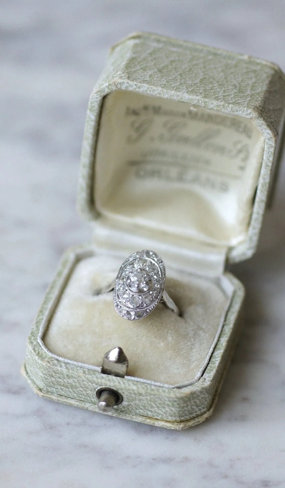 Bague Art Déco ovale or et diamants sold by 58 Facettes product image thumbnail 4