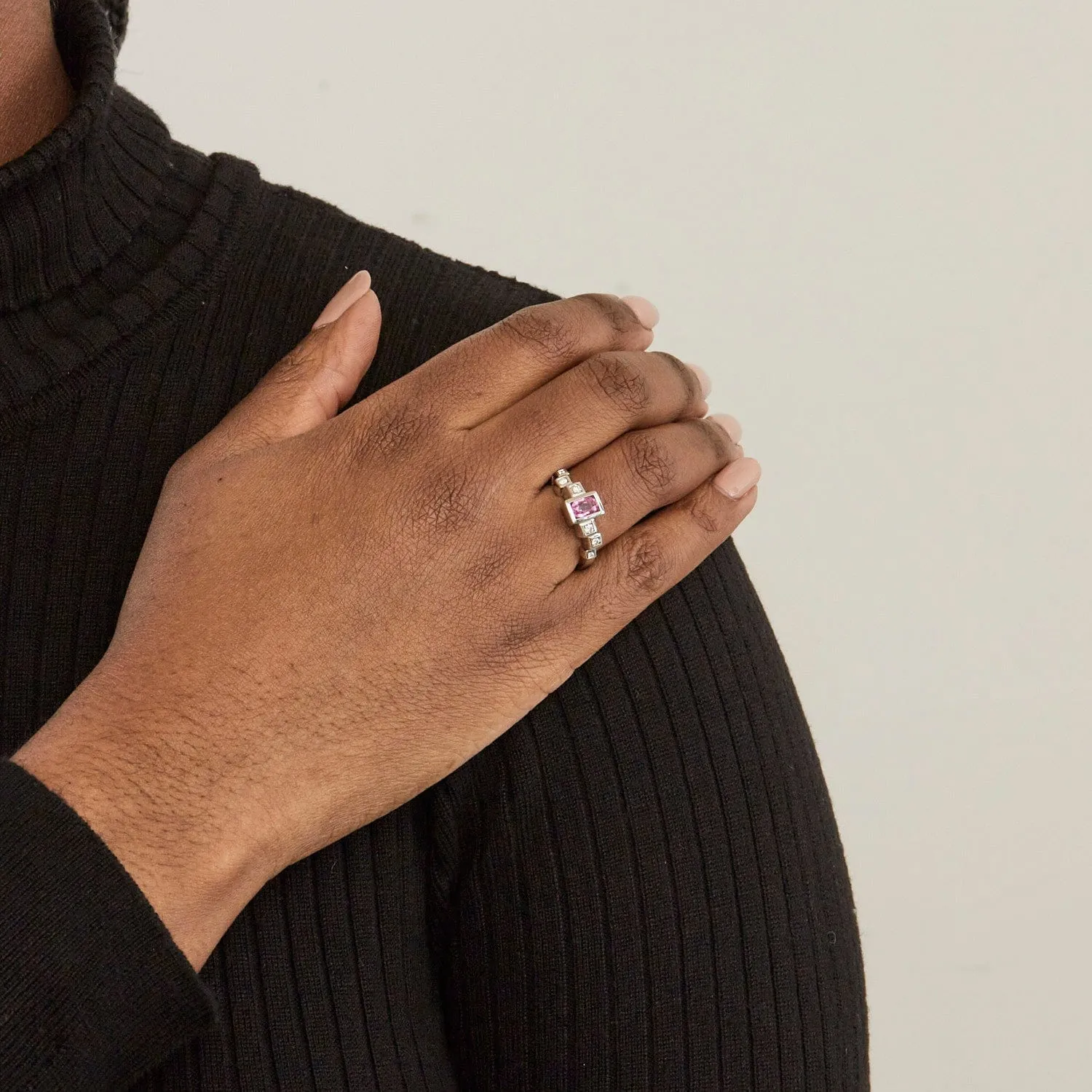 Bague en or gris Saphir rose et diamants sold by 58 Facettes product image thumbnail 2