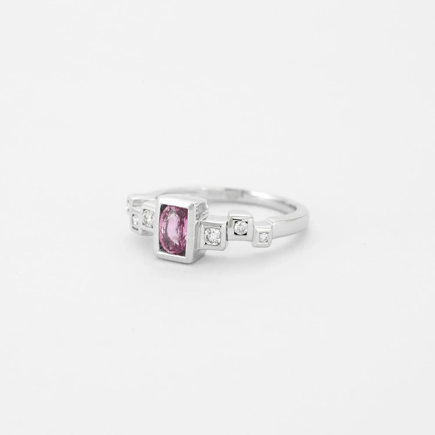 Bague en or gris Saphir rose et diamants sold by 58 Facettes product image thumbnail 3