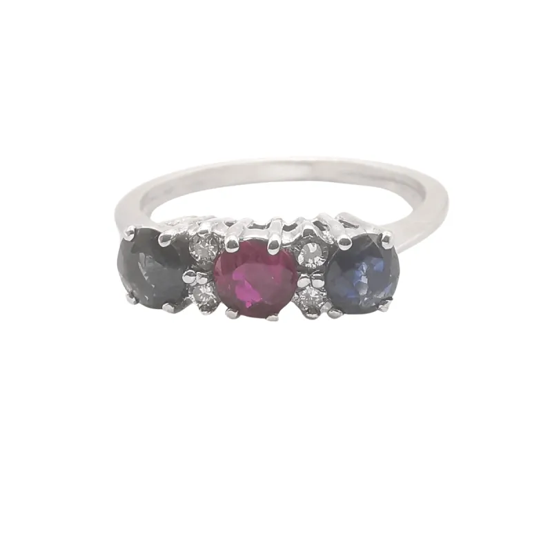 Bague en or 18 carats, sertie de 2 saphirs, 1 rubis et diamants sold by 58 Facettes