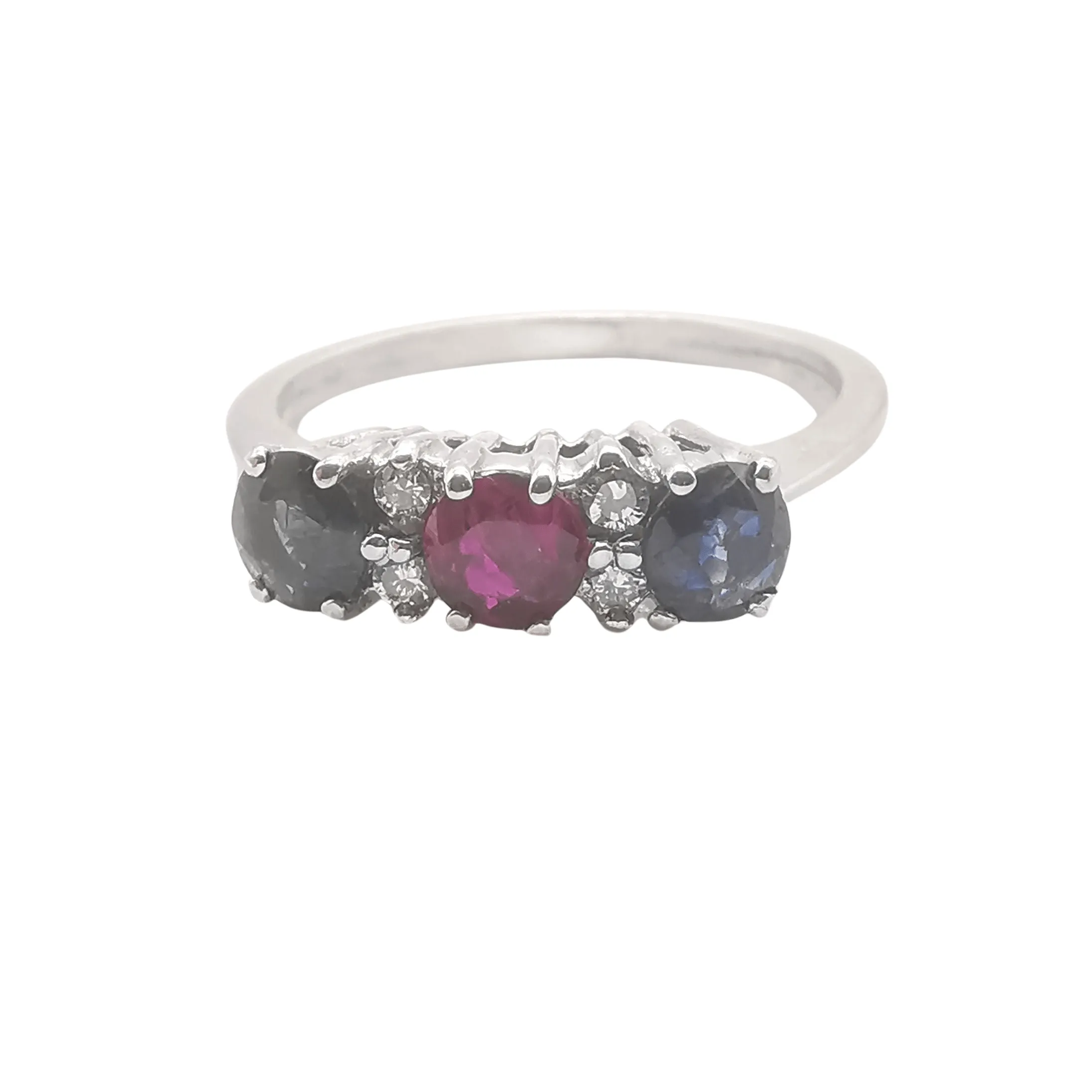 Bague en or 18 carats, sertie de 2 saphirs, 1 rubis et diamants sold by 58 Facettes