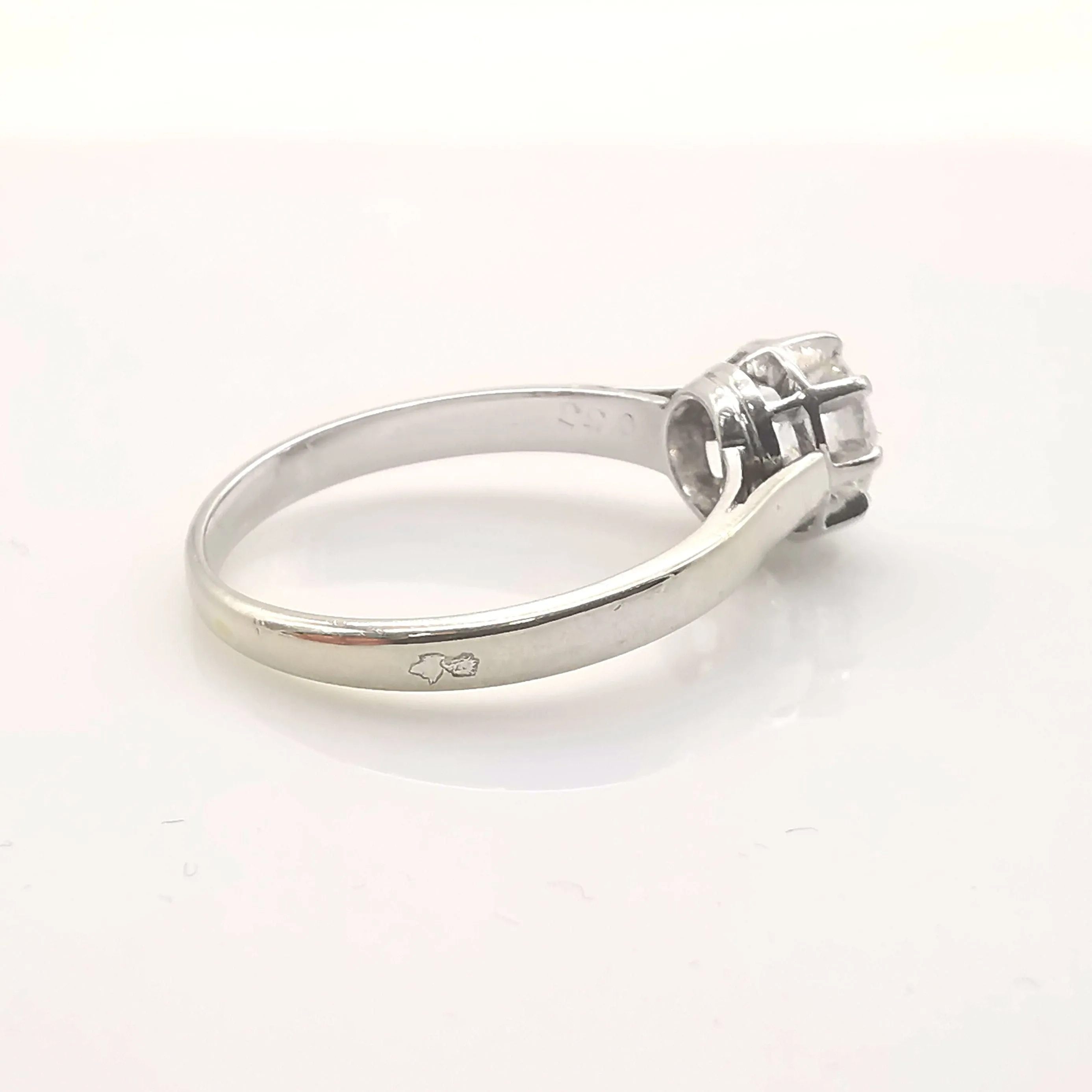 Solitaire or blanc et platine sertie d'un diamant sold by 58 Facettes product image thumbnail 5