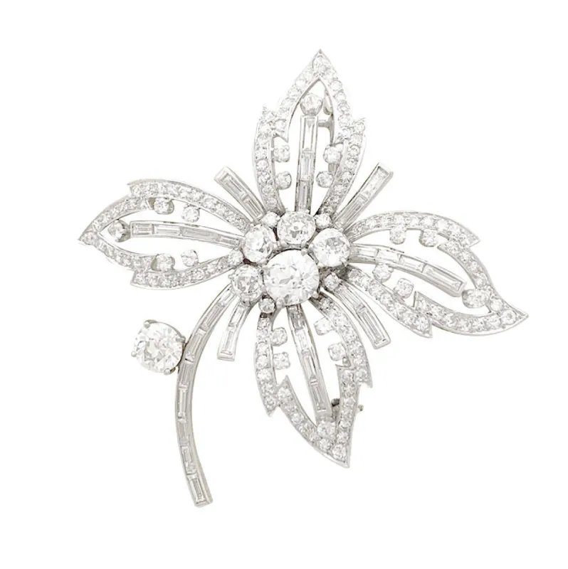 Broche "Fleur" platine, or blanc, diamants. sold by 58 Facettes