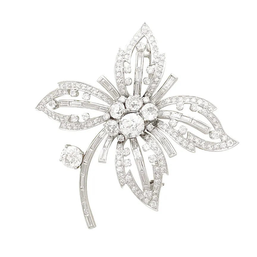 Broche Fleur en platine et or blanc 18K, diamants sold by 58 Facettes