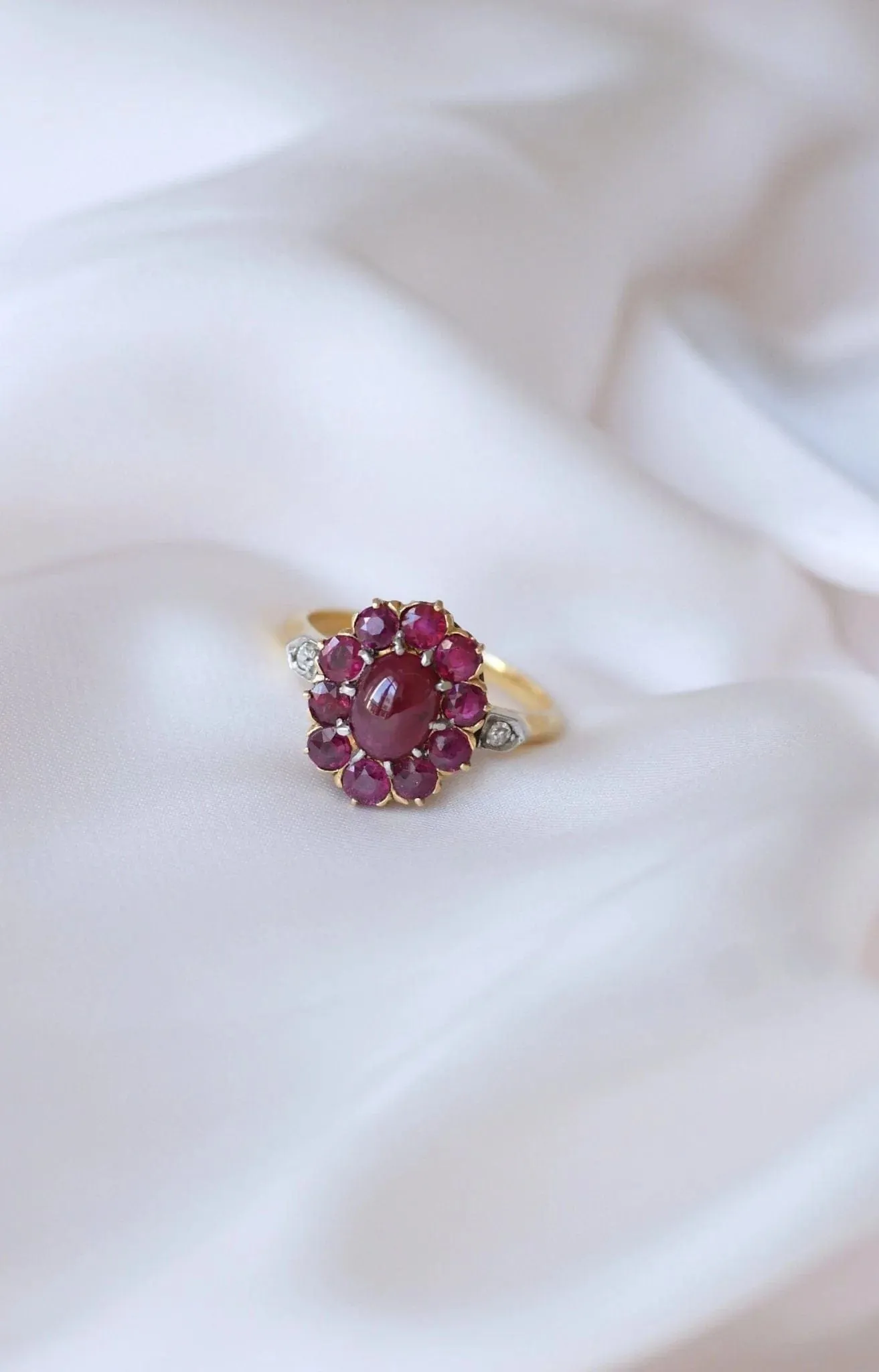 Bague marguerite rubis cabochon & diamants sold by 58 Facettes product image thumbnail 4