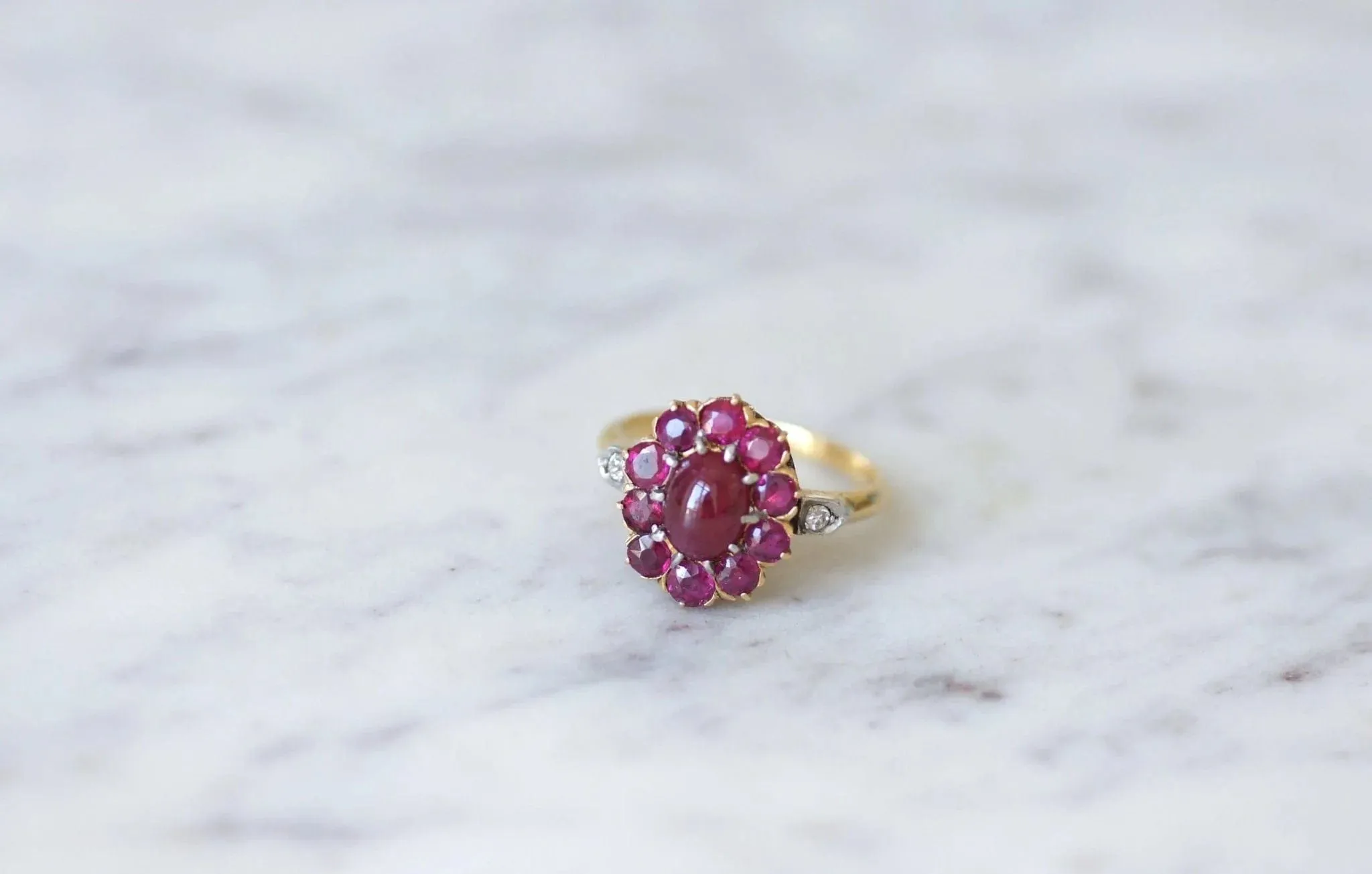 Bague marguerite rubis cabochon & diamants sold by 58 Facettes product image thumbnail 5