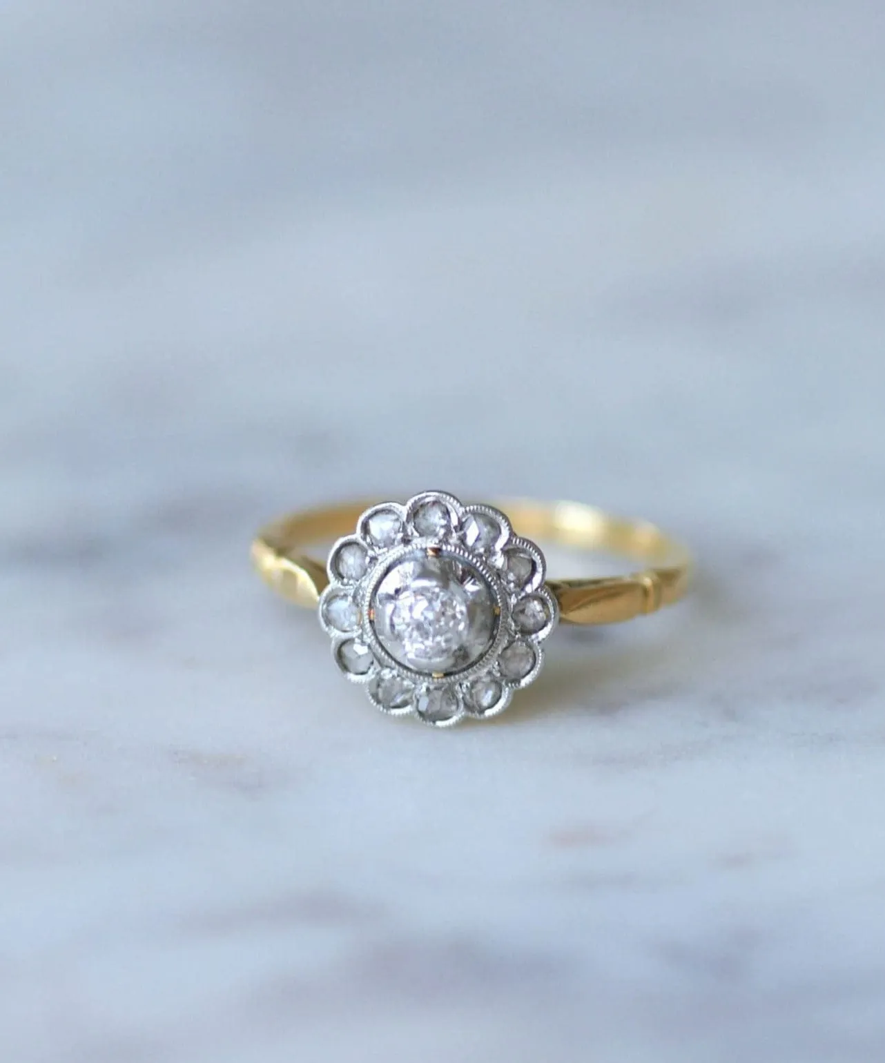 Bague marguerite ancienne diamants sold by 58 Facettes product image thumbnail 2