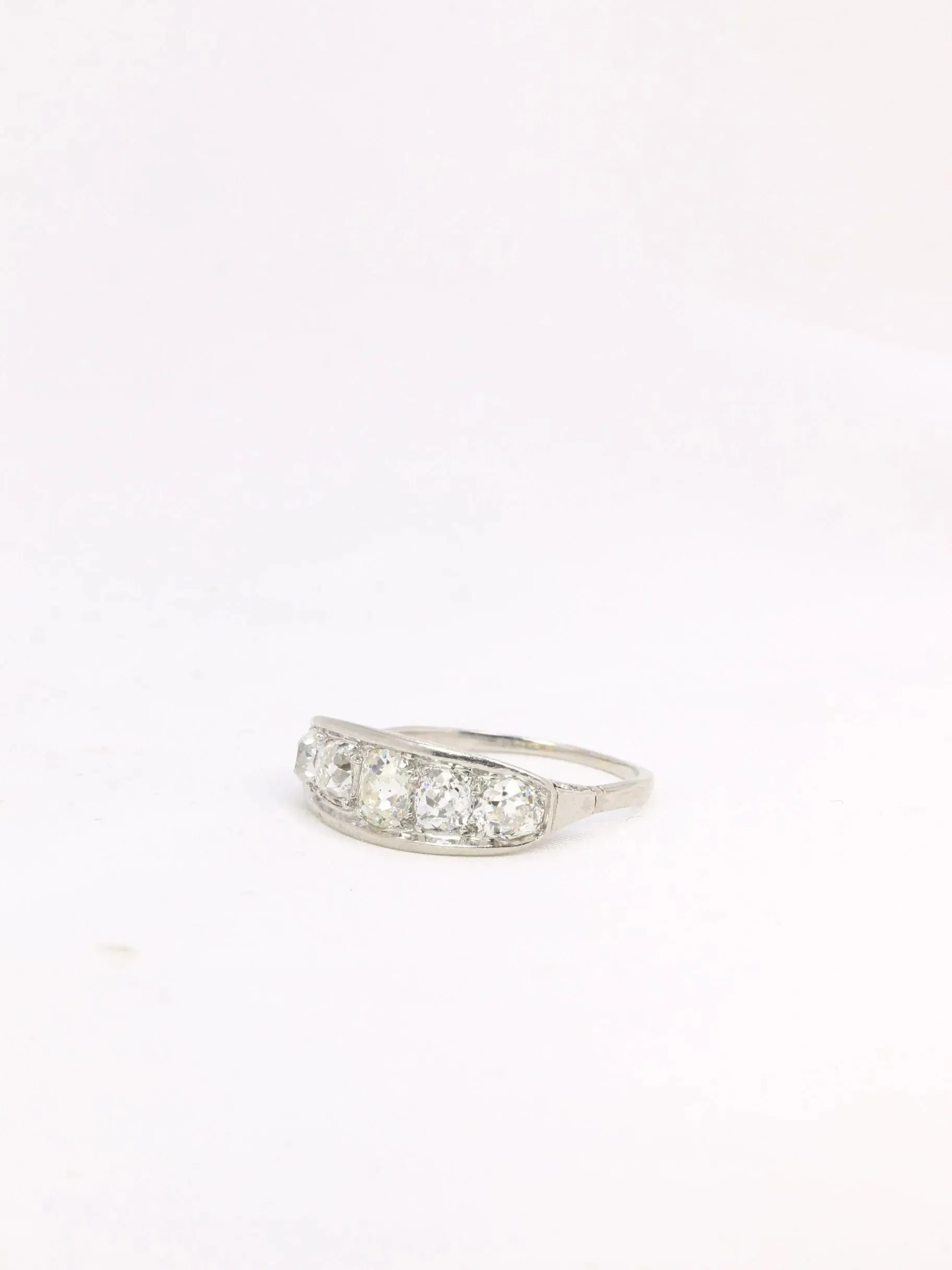 Bague jarretière Belle Époque platine et diamants taille ancienne sold by 58 Facettes product image thumbnail 3