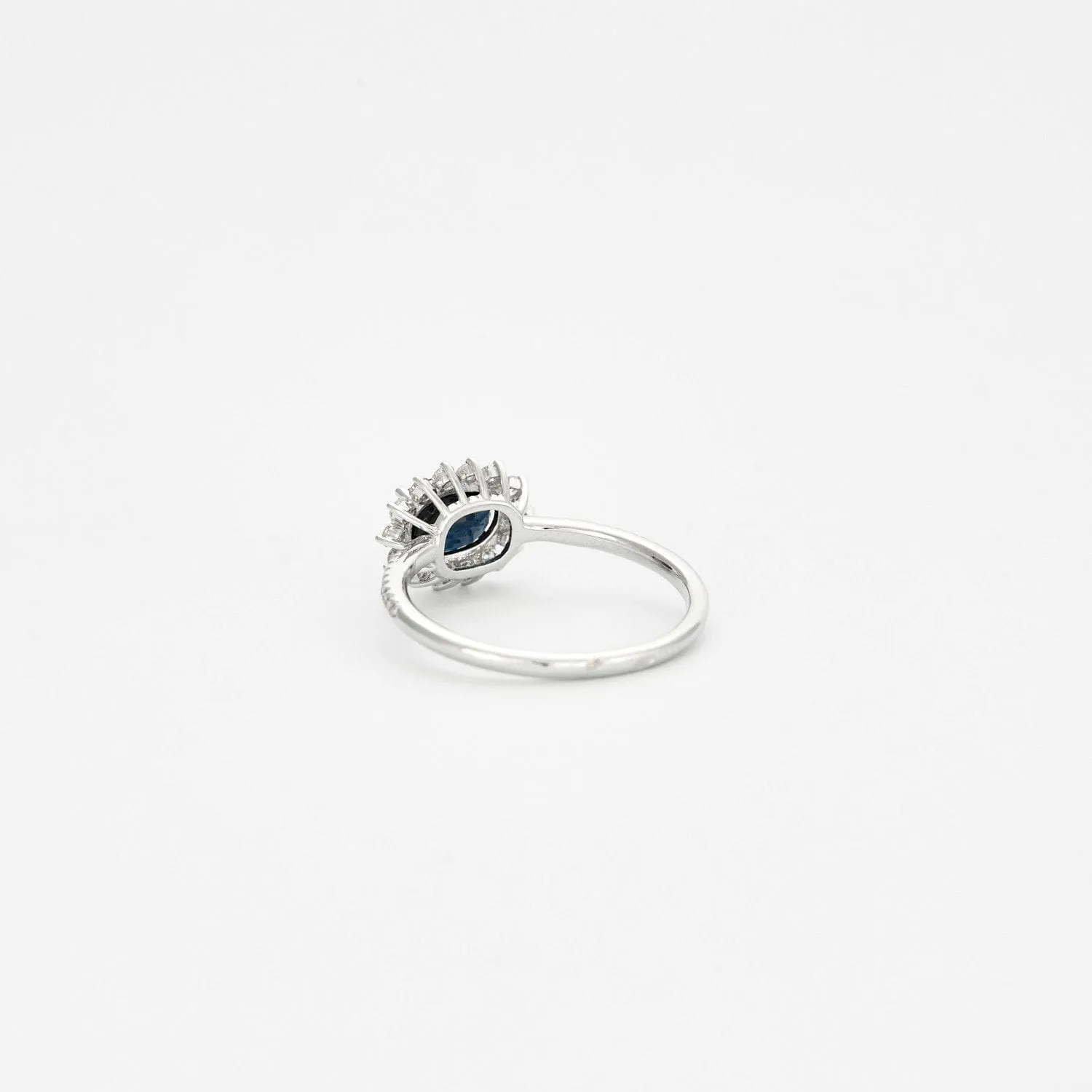 Bague en or blanc Saphir et diamants sold by 58 Facettes product image thumbnail 4
