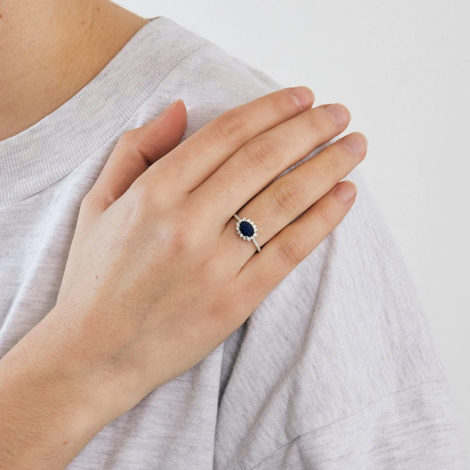 Bague en or blanc Saphir et diamants sold by 58 Facettes product image thumbnail 3