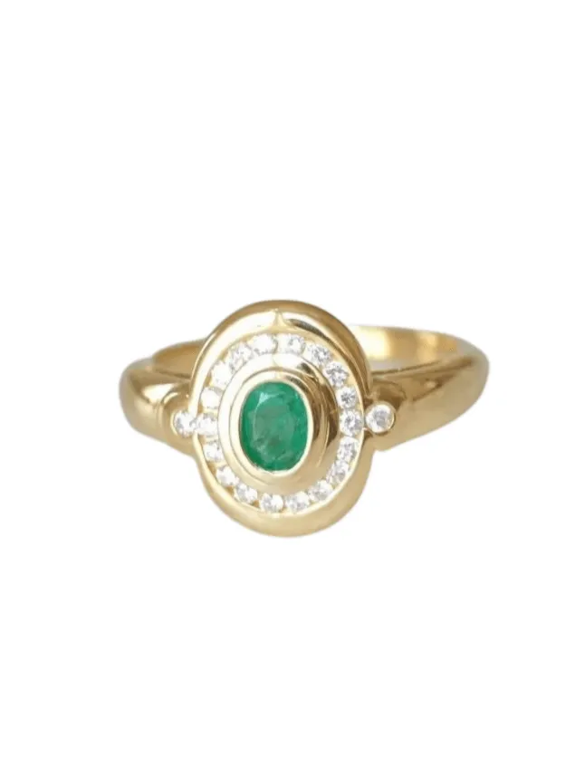 Bague émeraude entourage diamants sold by 58 Facettes