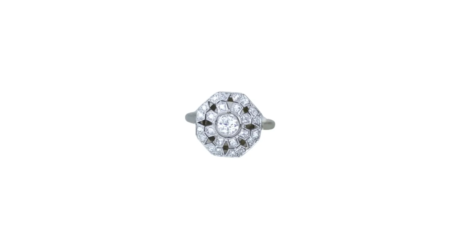 Bague Art Déco octogonale Or blanc Platine Diamants sold by 58 Facettes
