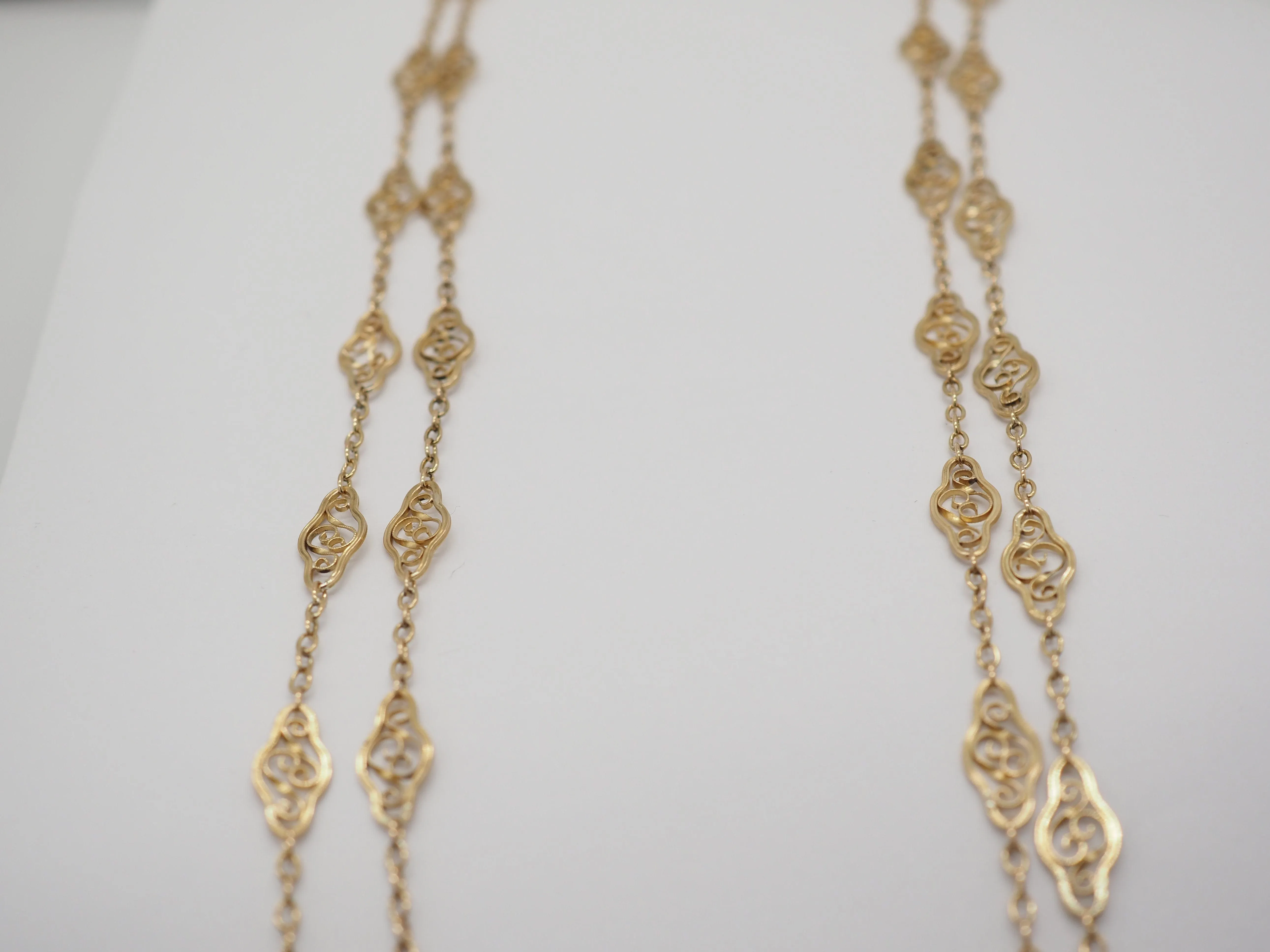 Long sautoir or jaune ancien en filigrane sold by 58 Facettes product image thumbnail 2