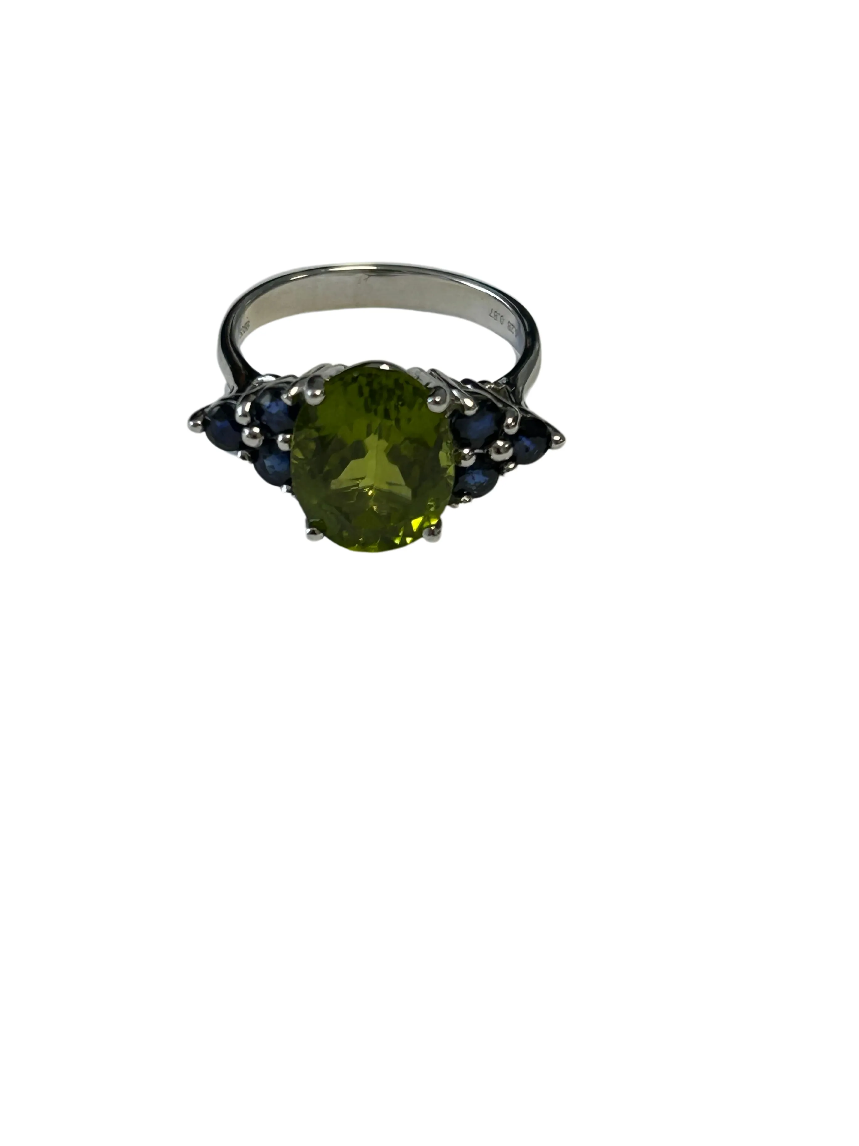 Bague en or blanc ornée d'un péridot sold by 58 Facettes