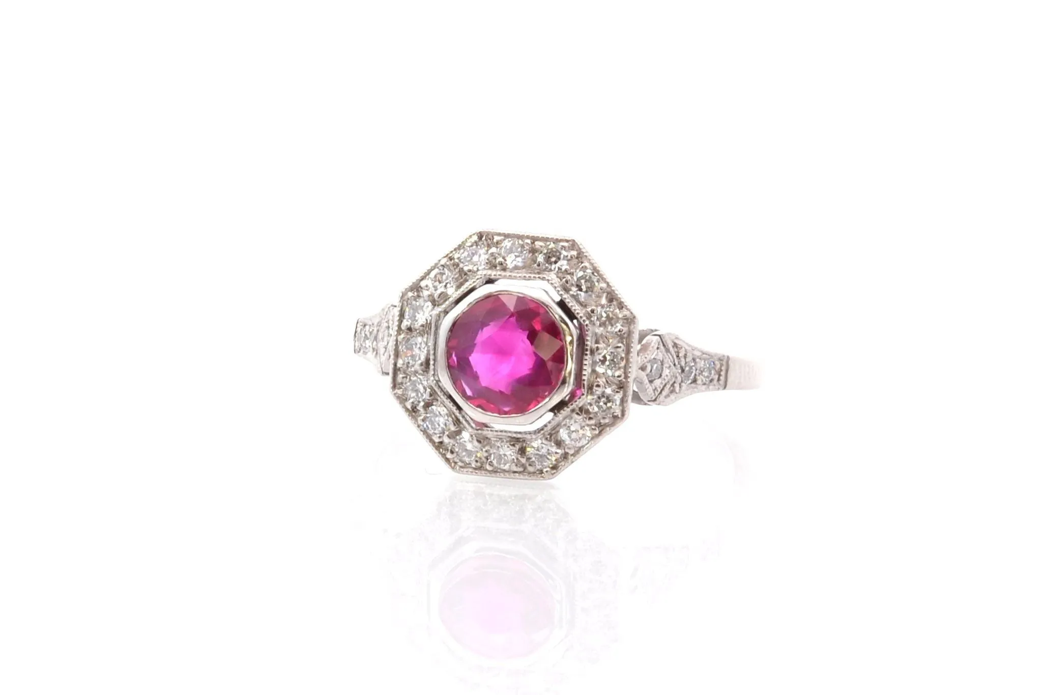 Bague art déco platine rubis et diamants sold by 58 Facettes