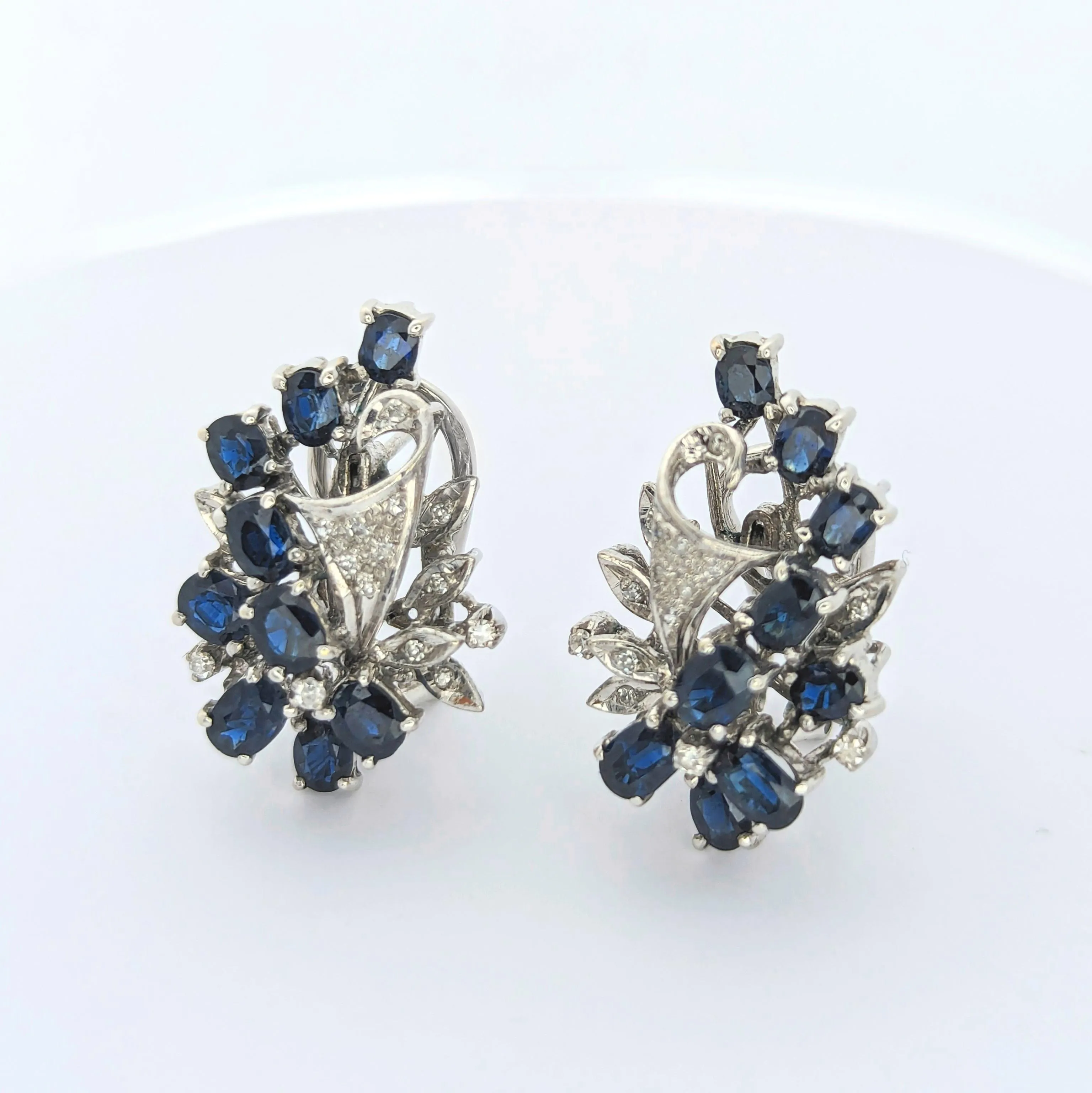 Boucles d'oreilles or blanc, diamants et saphirs sold by 58 Facettes product image thumbnail 4