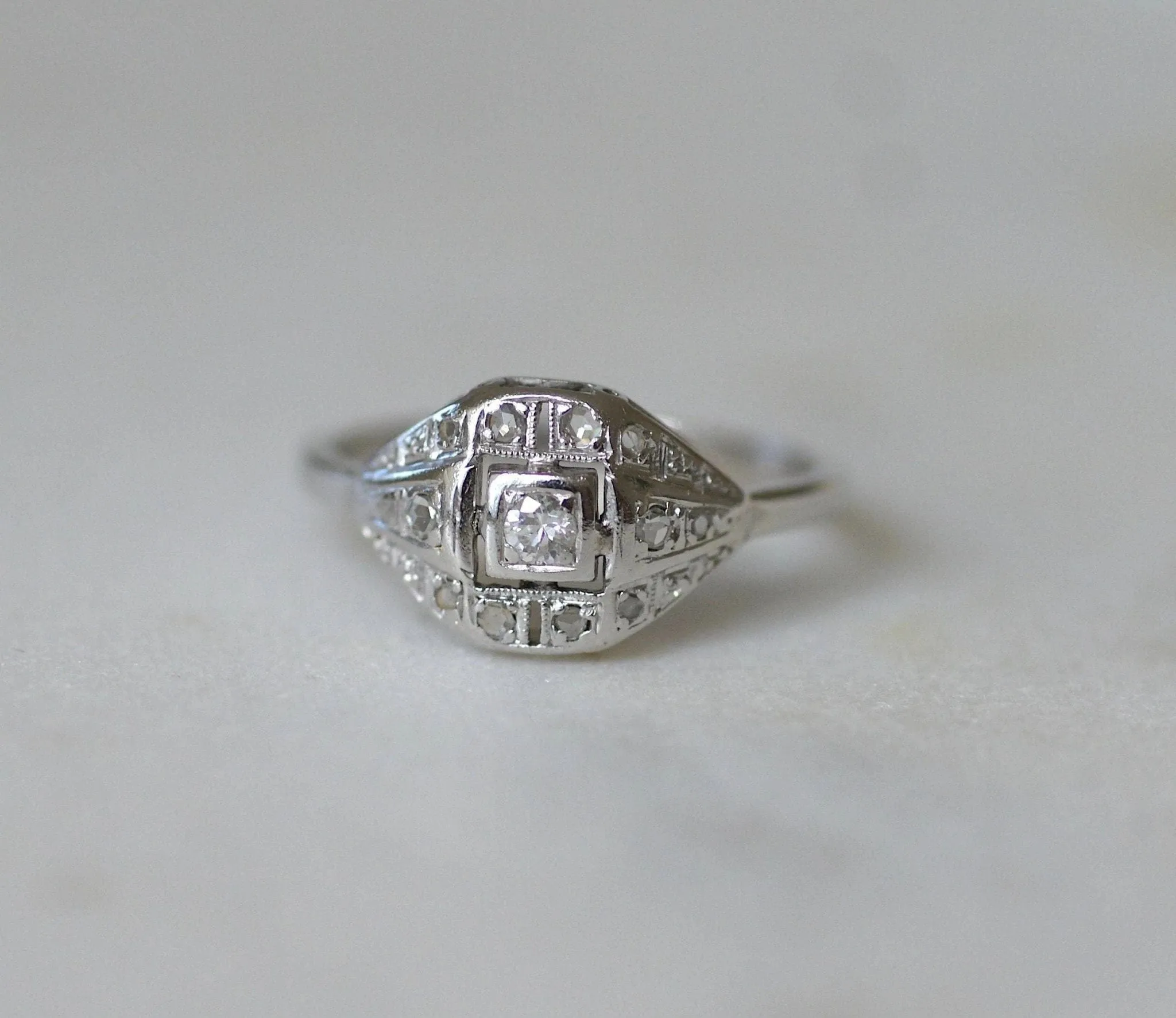 Bague Art Déco dôme diamants sold by 58 Facettes product image thumbnail 2