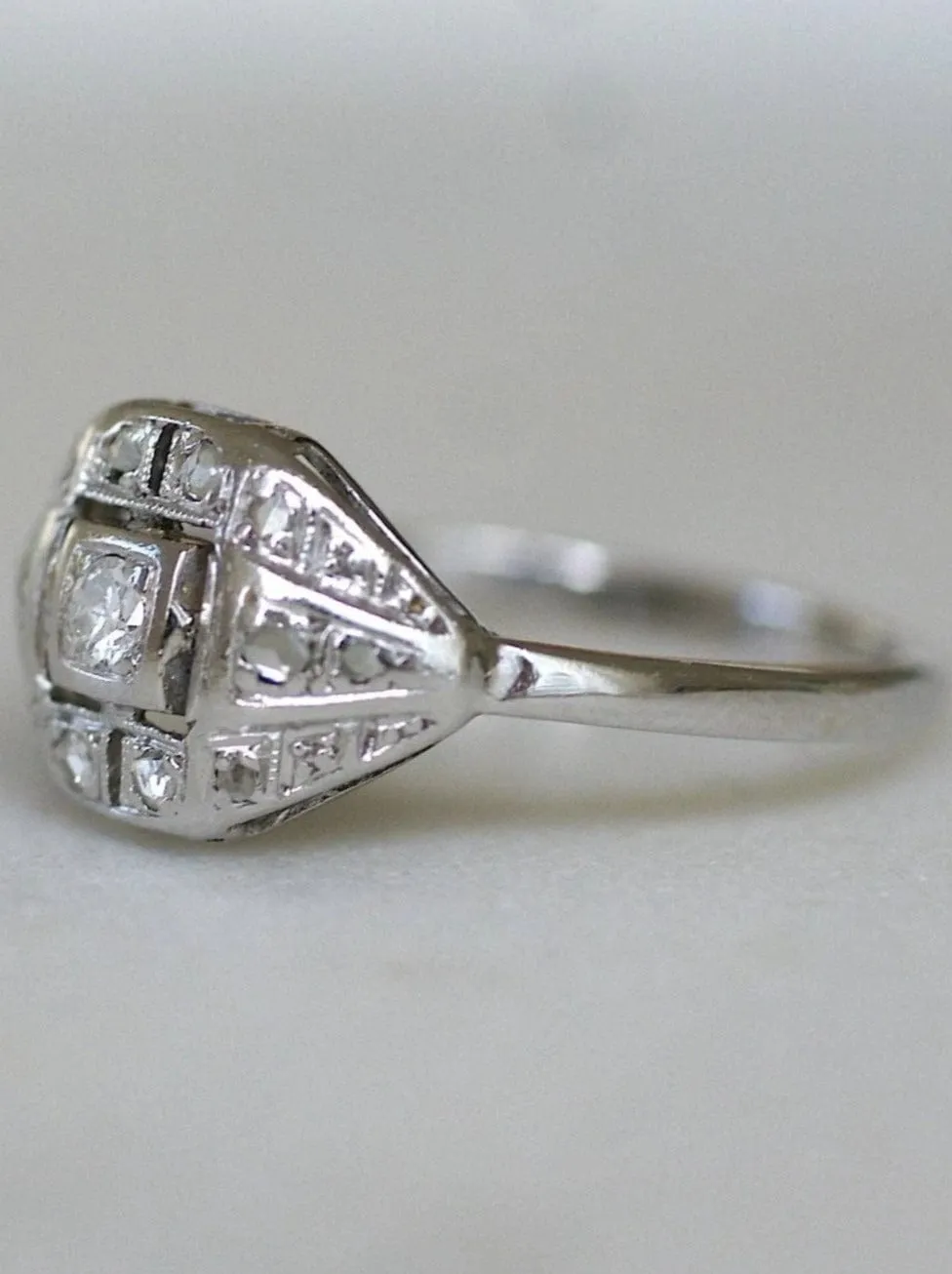 Bague Art Déco dôme diamants sold by 58 Facettes product image thumbnail 5