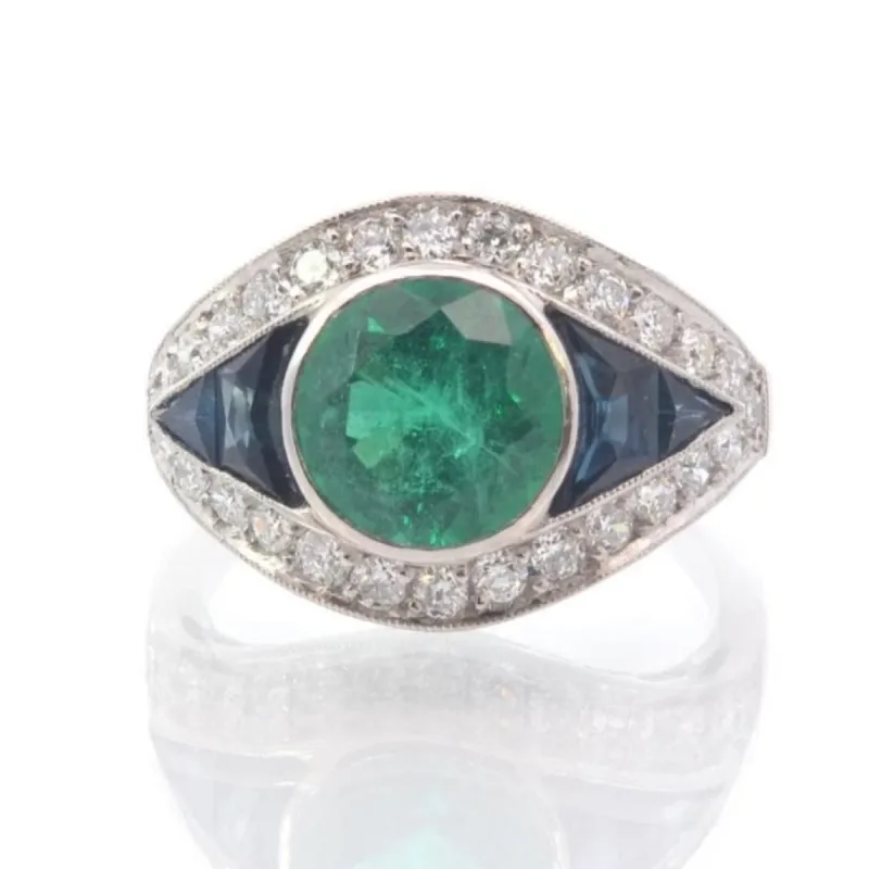 Bague art déco émeraude, saphirs et diamants en platine sold by 58 Facettes