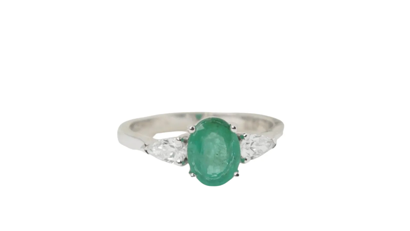 Bague en or blanc, émeraude et diamants sold by 58 Facettes