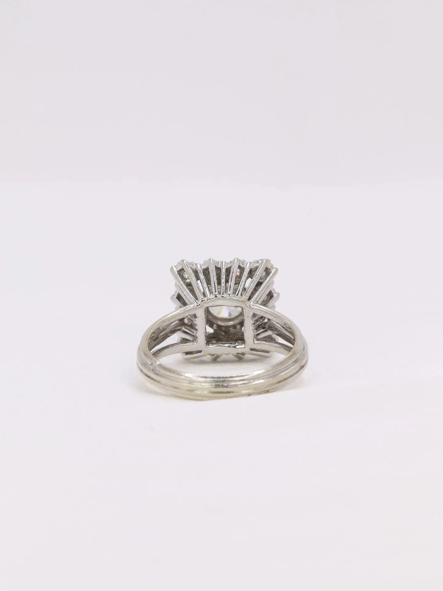 Bague or blanc diamant coussin taille ancienne 0,80 ct sold by 58 Facettes product image thumbnail 5