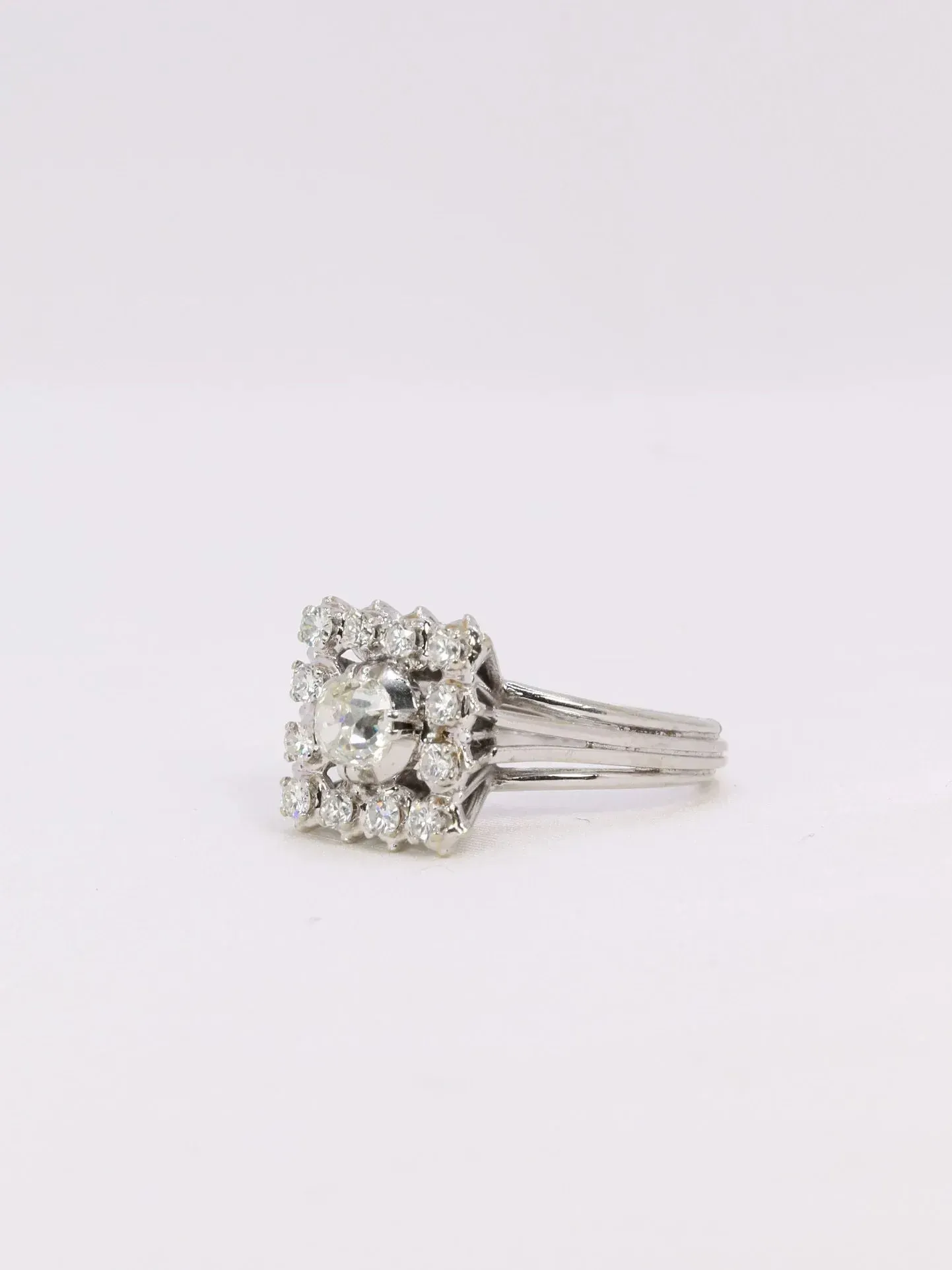 Bague or blanc diamant coussin taille ancienne 0,80 ct sold by 58 Facettes product image thumbnail 3