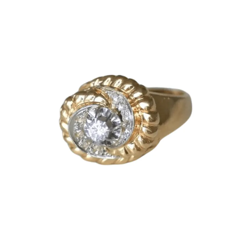 Bague tourbillon vintage or rose et diamants sold by 58 Facettes