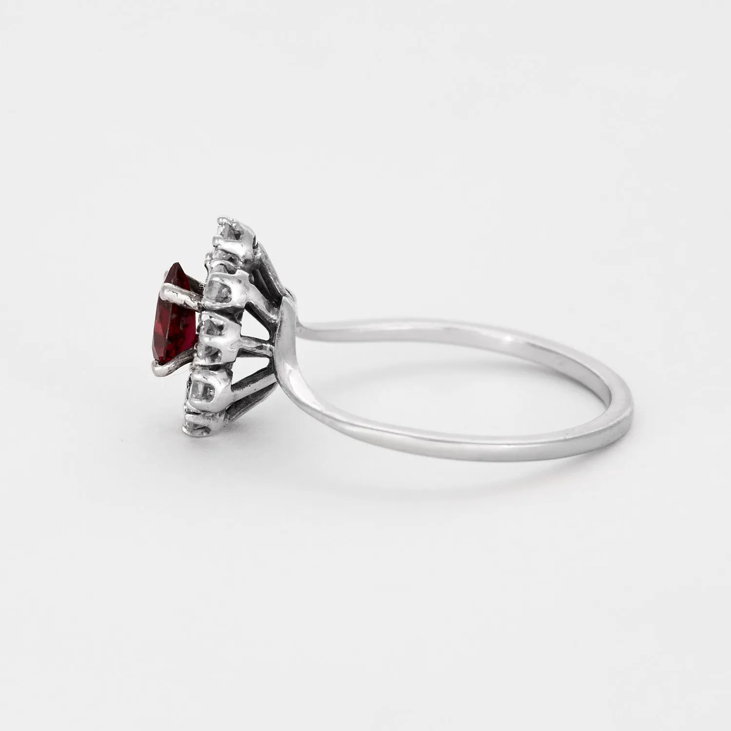 Bague en or gris, rubis et diamants sold by 58 Facettes product image thumbnail 4