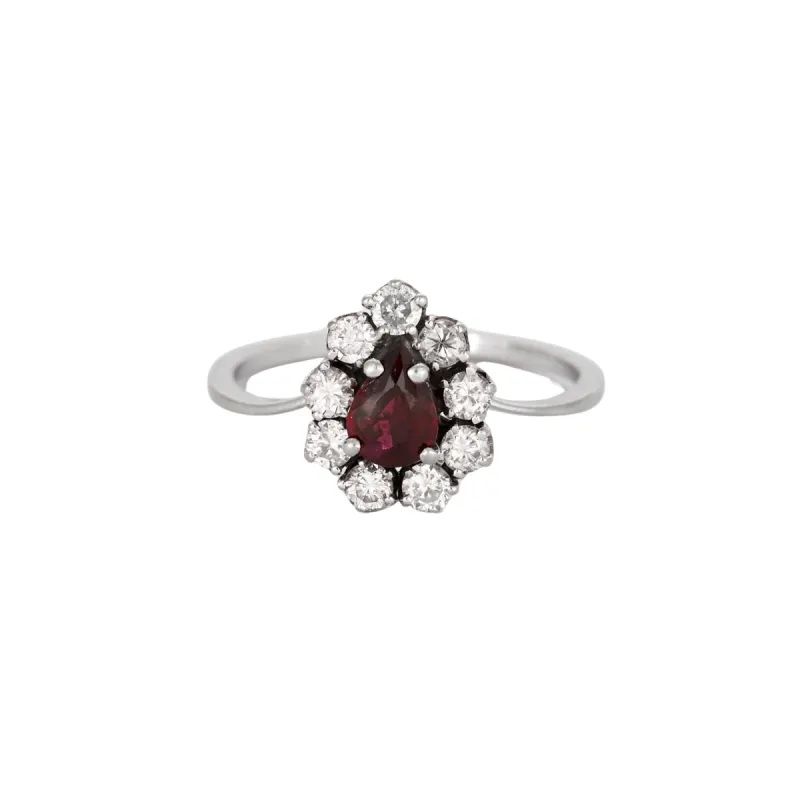 Bague en or gris, rubis et diamants sold by 58 Facettes