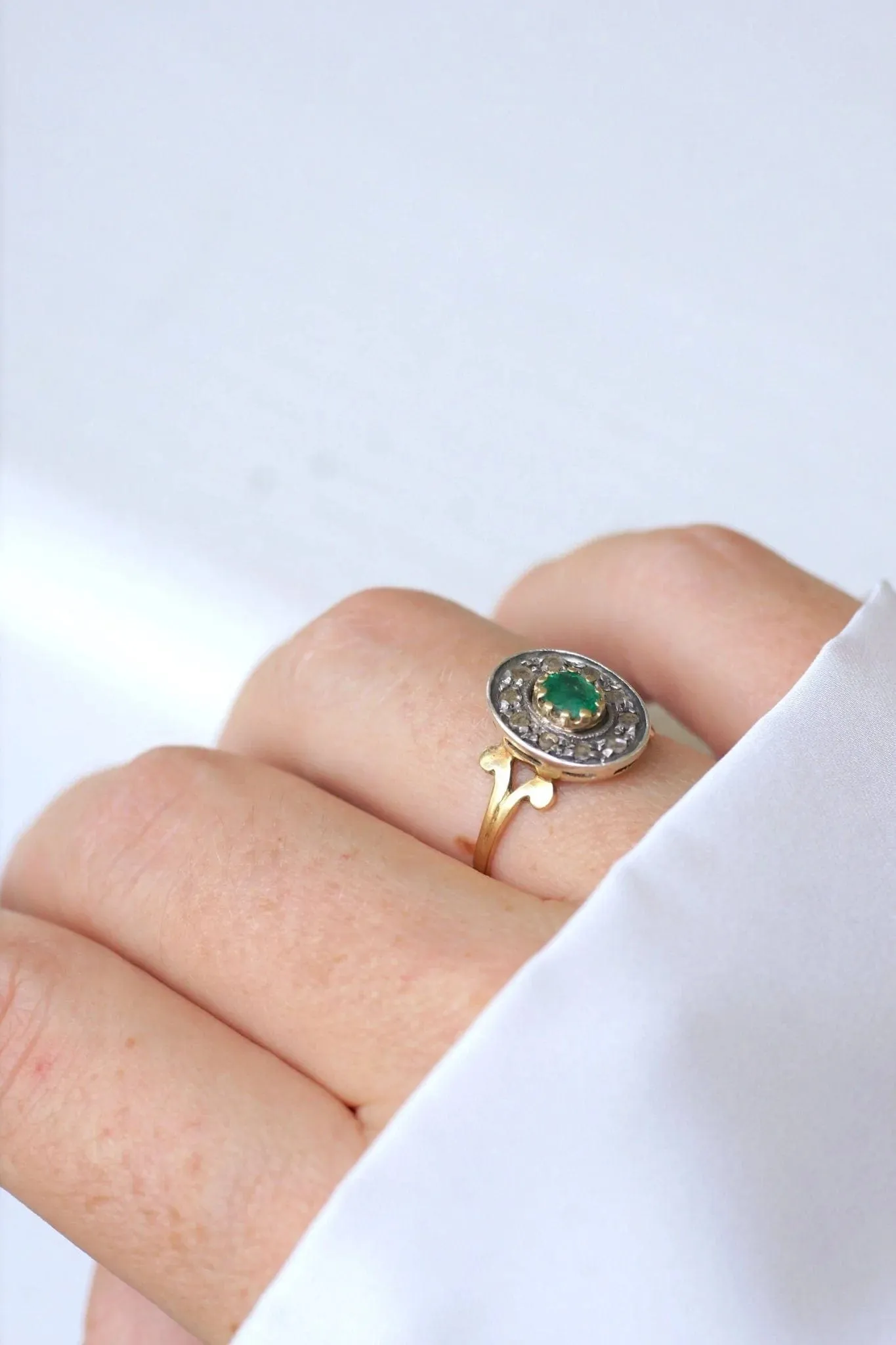 Bague vintage émeraude et diamants sold by 58 Facettes product image thumbnail 5