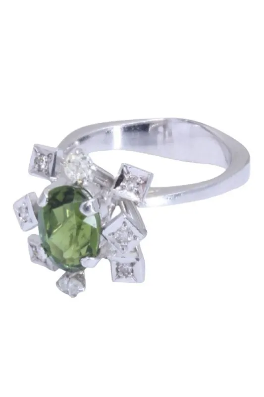 BAGUE ANCIENNE PÉRIDOT ET DIAMANTS sold by 58 Facettes