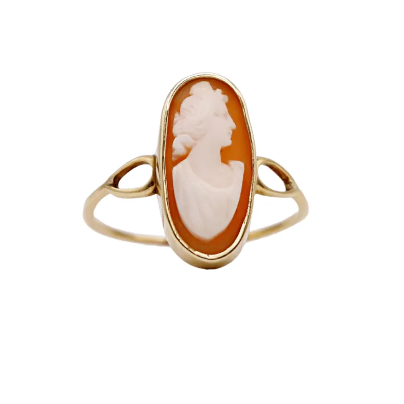 Bague camée ovale sold by 58 Facettes