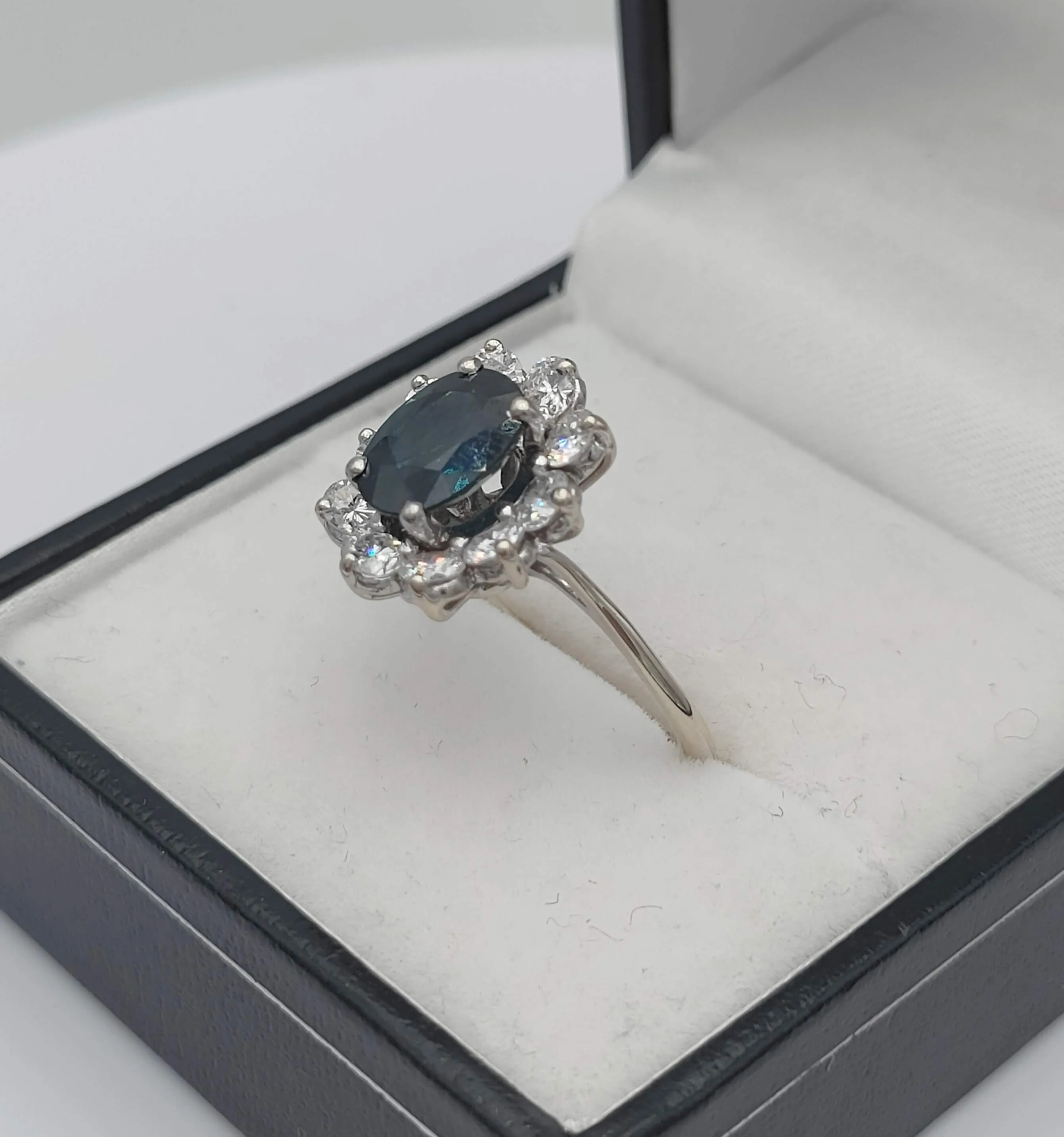 Bague Pompadour vintage or gris, saphir et diamants sold by 58 Facettes product image thumbnail 5