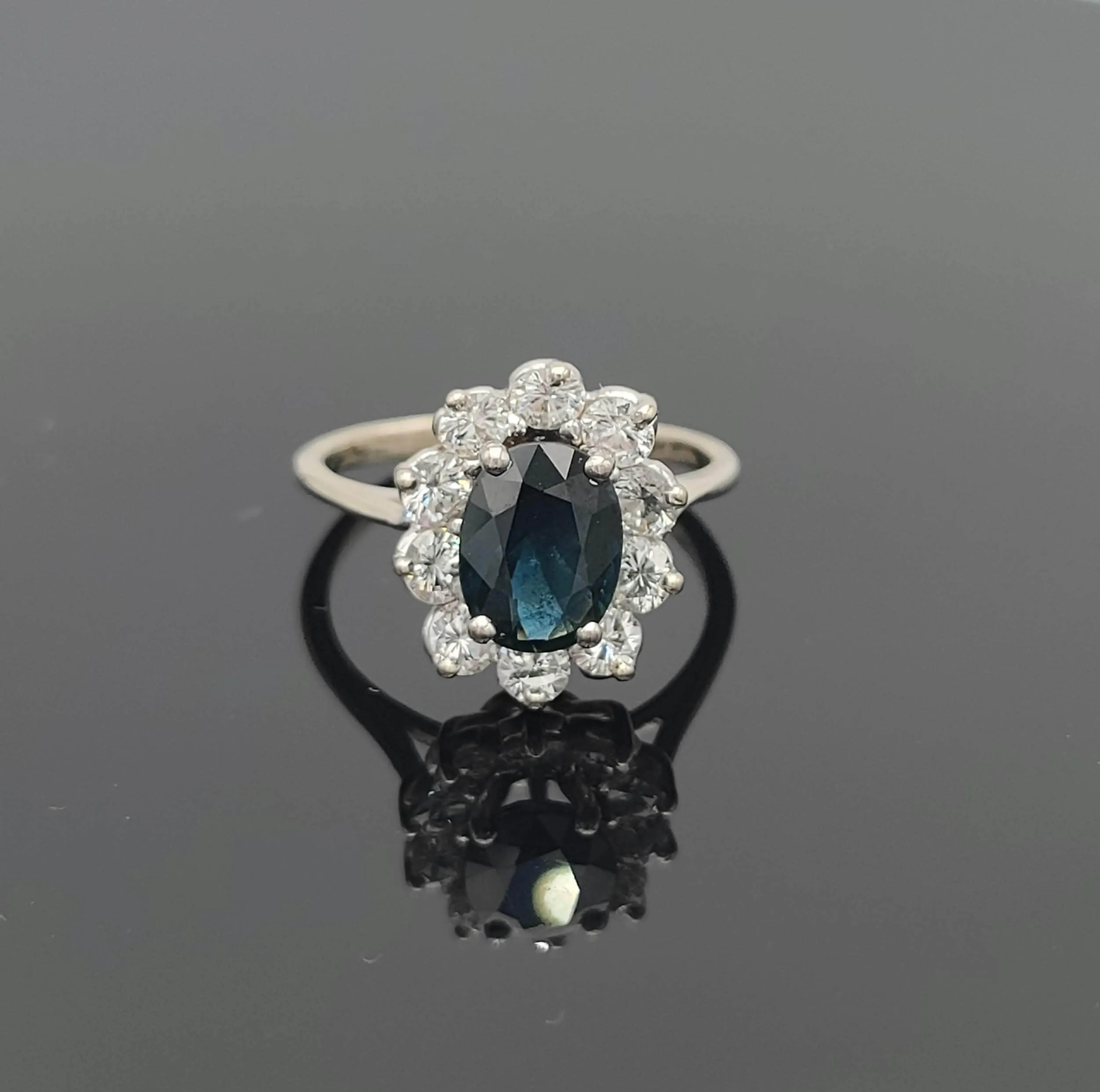 Bague Pompadour vintage or gris, saphir et diamants sold by 58 Facettes product image thumbnail 3