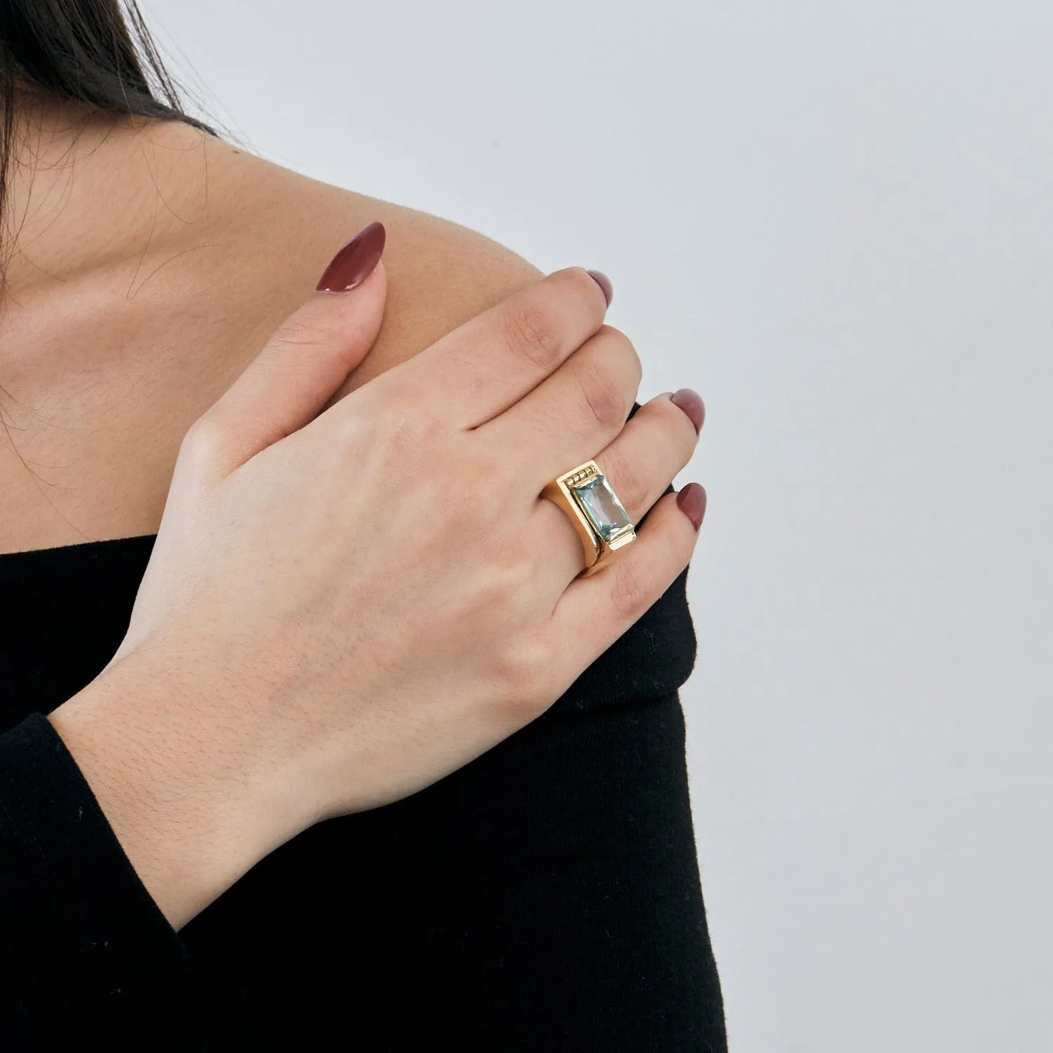 Bague chevalière en or jaune et aigue marine sold by 58 Facettes product image thumbnail 2