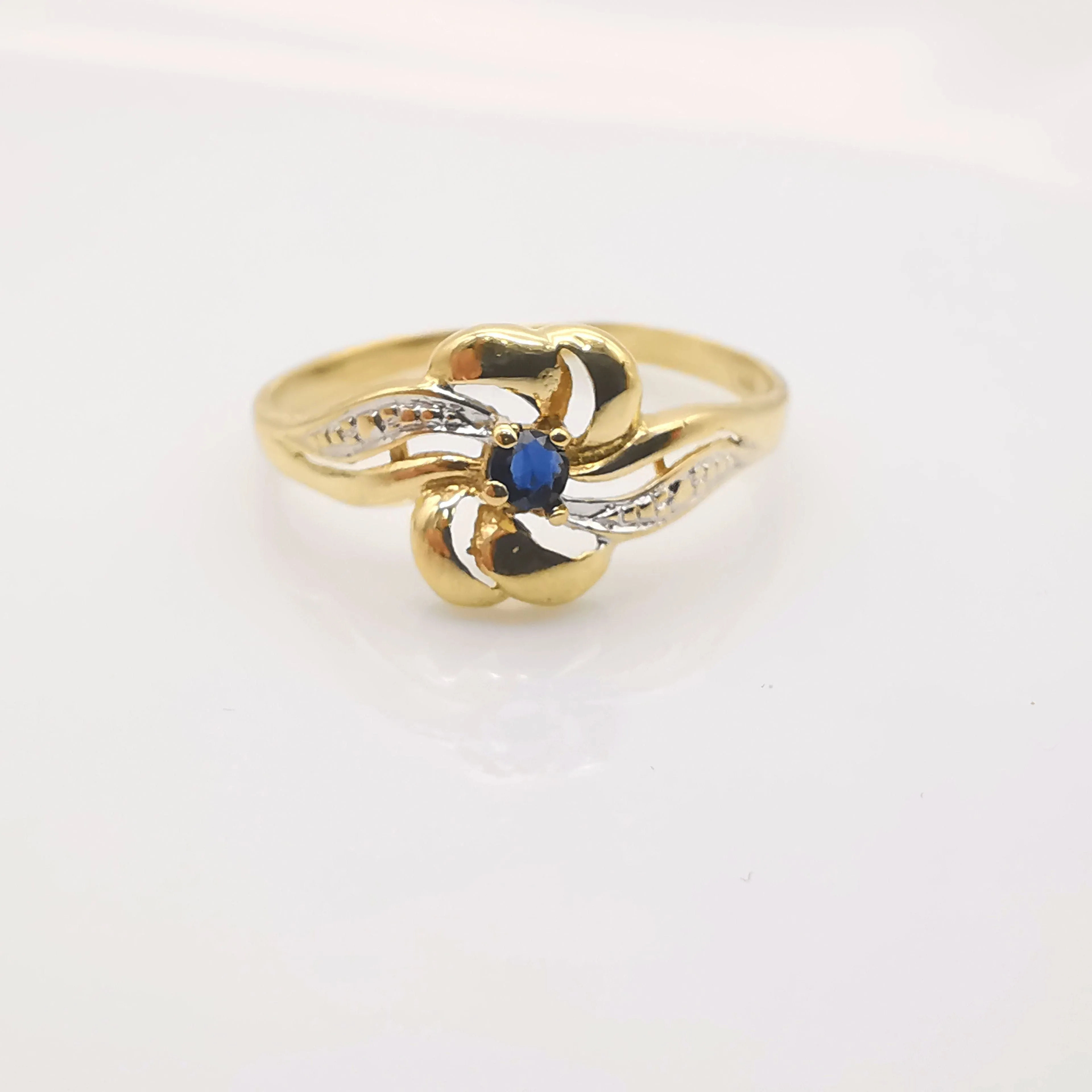 Bague florale or et saphir sold by 58 Facettes product image thumbnail 2