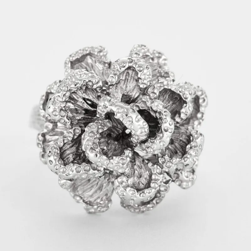 Bague fleur - or blanc sold by 58 Facettes