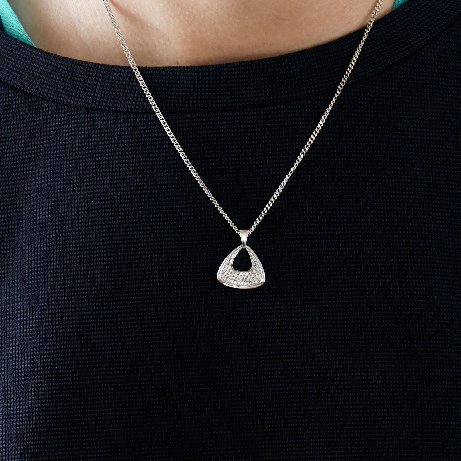 Pendentif or blanc pavé de diamants sold by 58 Facettes product image thumbnail 2