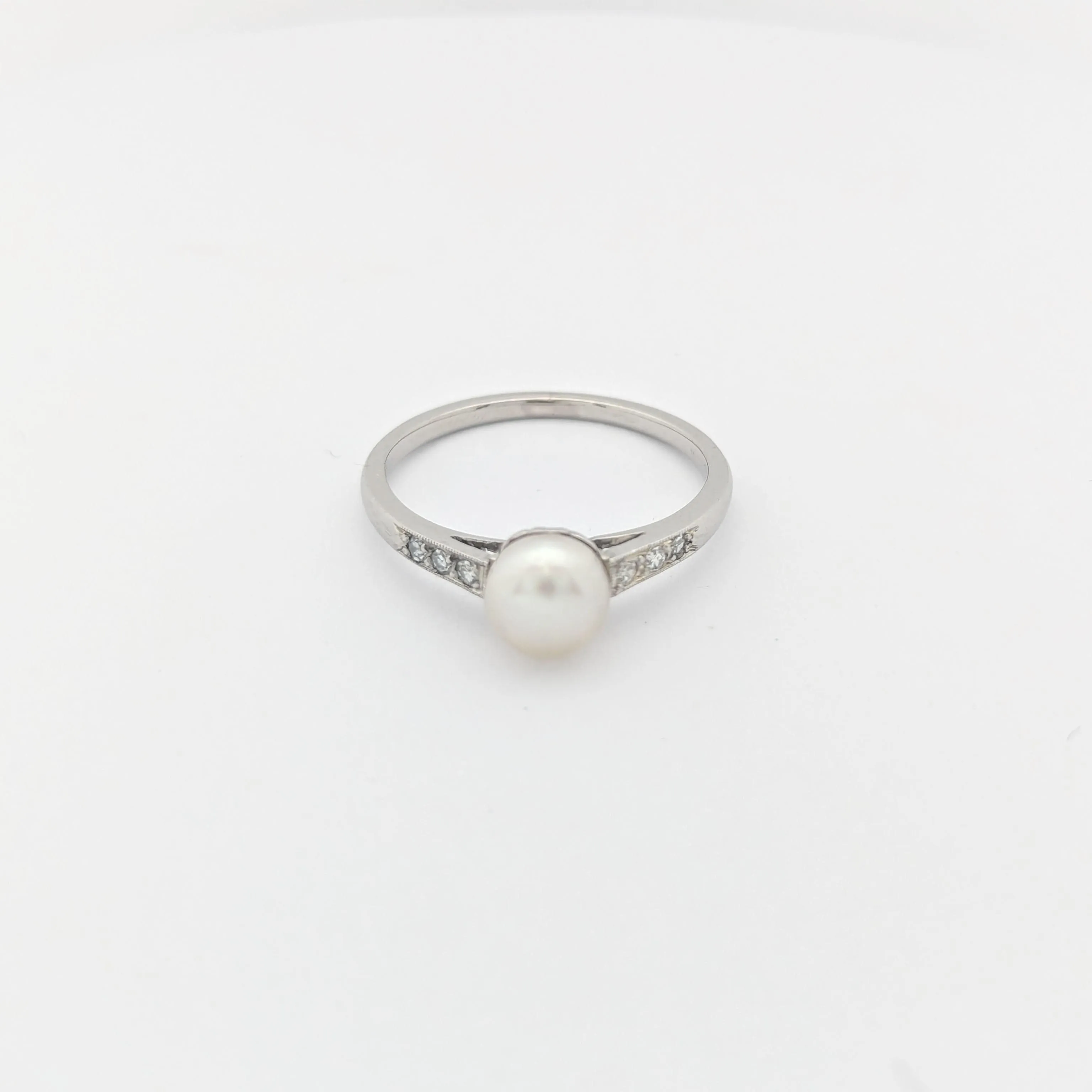Bague or blanc diamants et perle sold by 58 Facettes product image thumbnail 2
