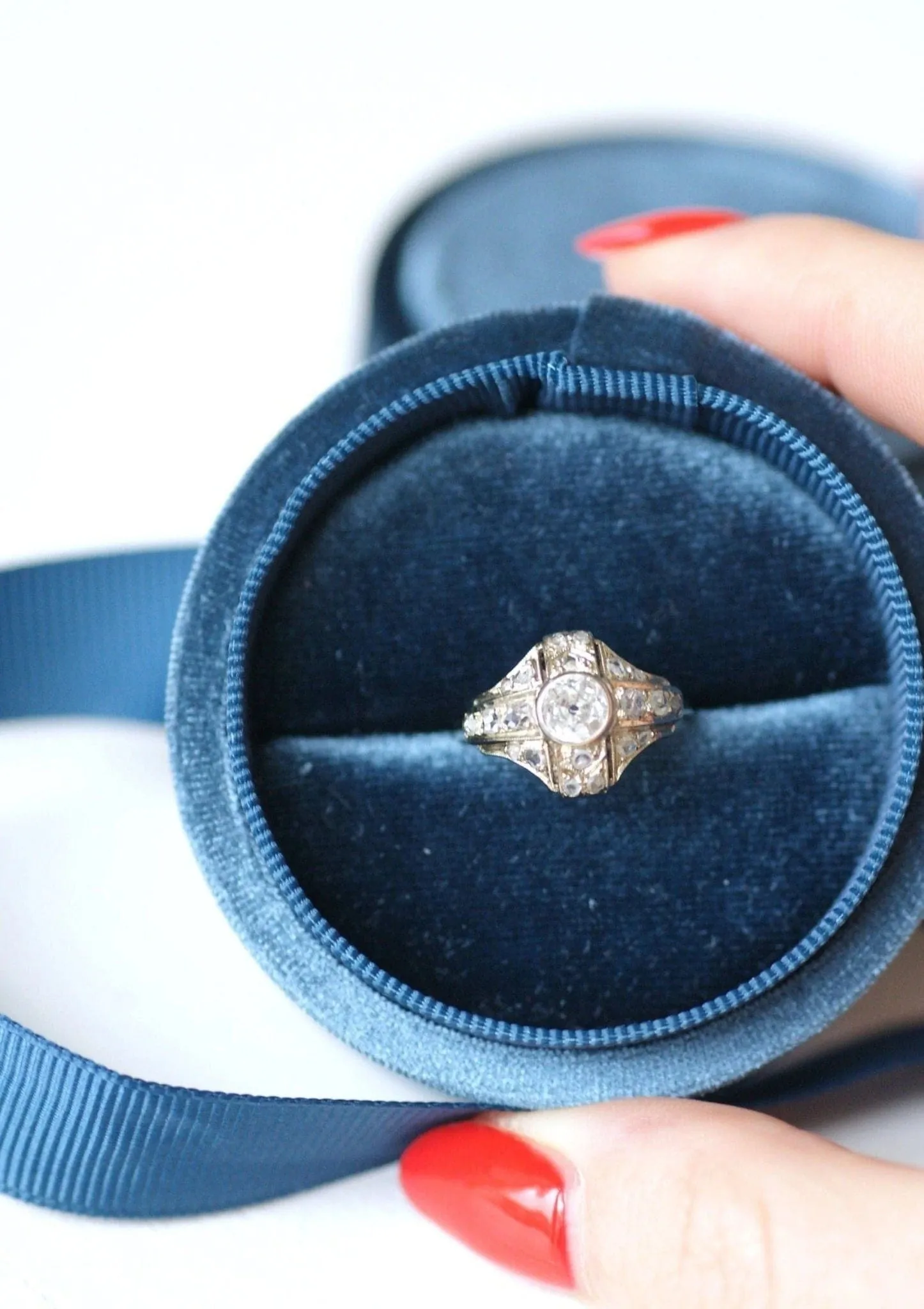 Bague dôme Art Déco diamants sold by 58 Facettes product image thumbnail 3