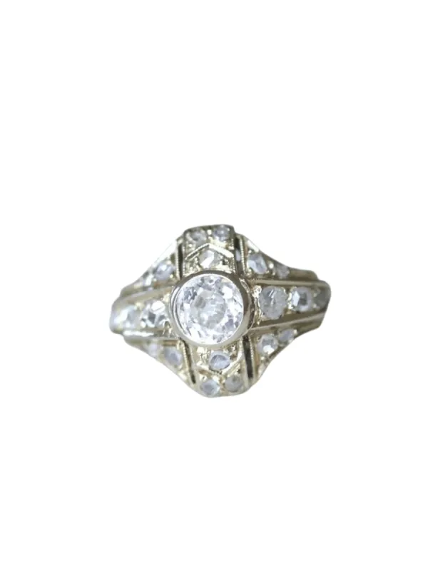 Bague dôme Art Déco diamants sold by 58 Facettes