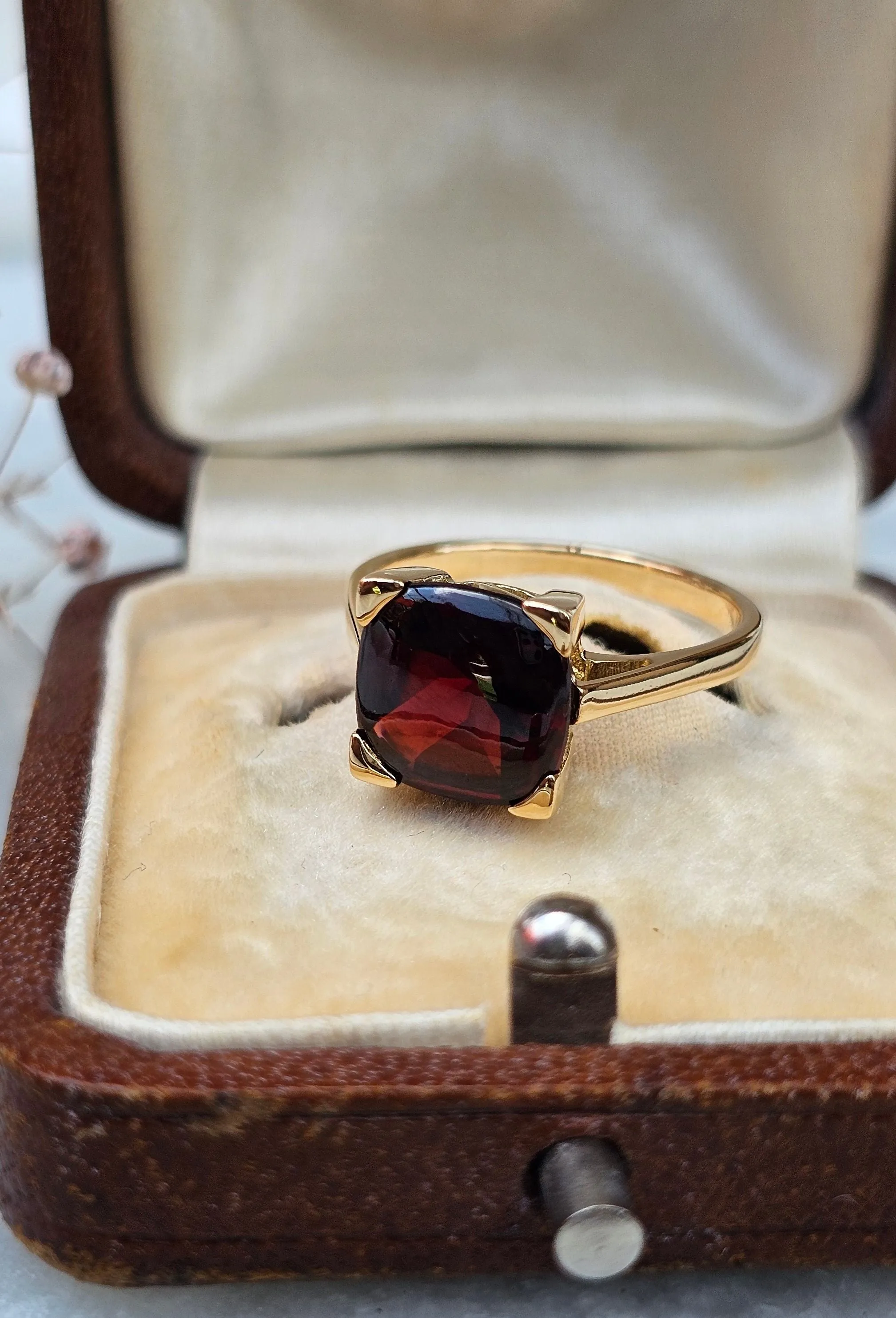 Bague or jaune grenat sold by 58 Facettes product image thumbnail 4