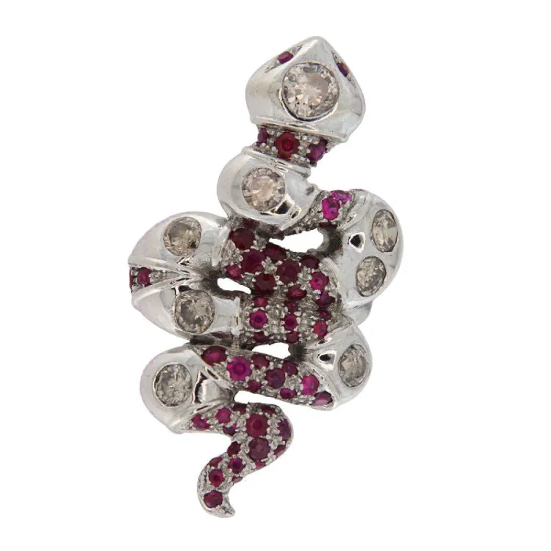Bague serpent en or blanc avec diamants bruns et rubis sold by 58 Facettes