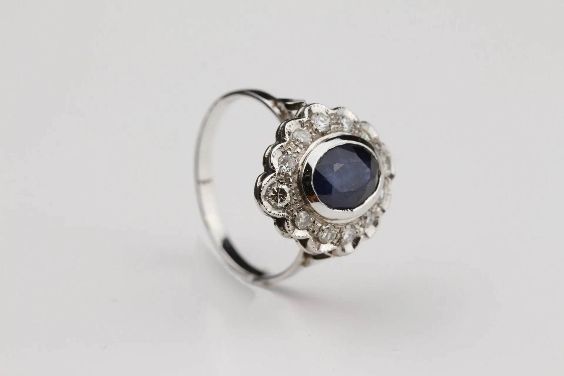 Bague Marguerite Or blanc Saphir Diamants sold by 58 Facettes product image thumbnail 4